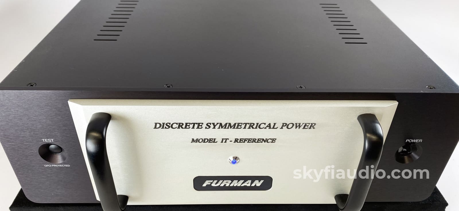 Furman IT-Reference Discrete Symmetrical Balanced AC Line Conditioner