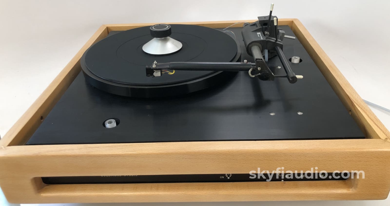 Goldmund Studio Turntable With Eminent Technologies Linear Air Bearing Arm And Grado Cartridge