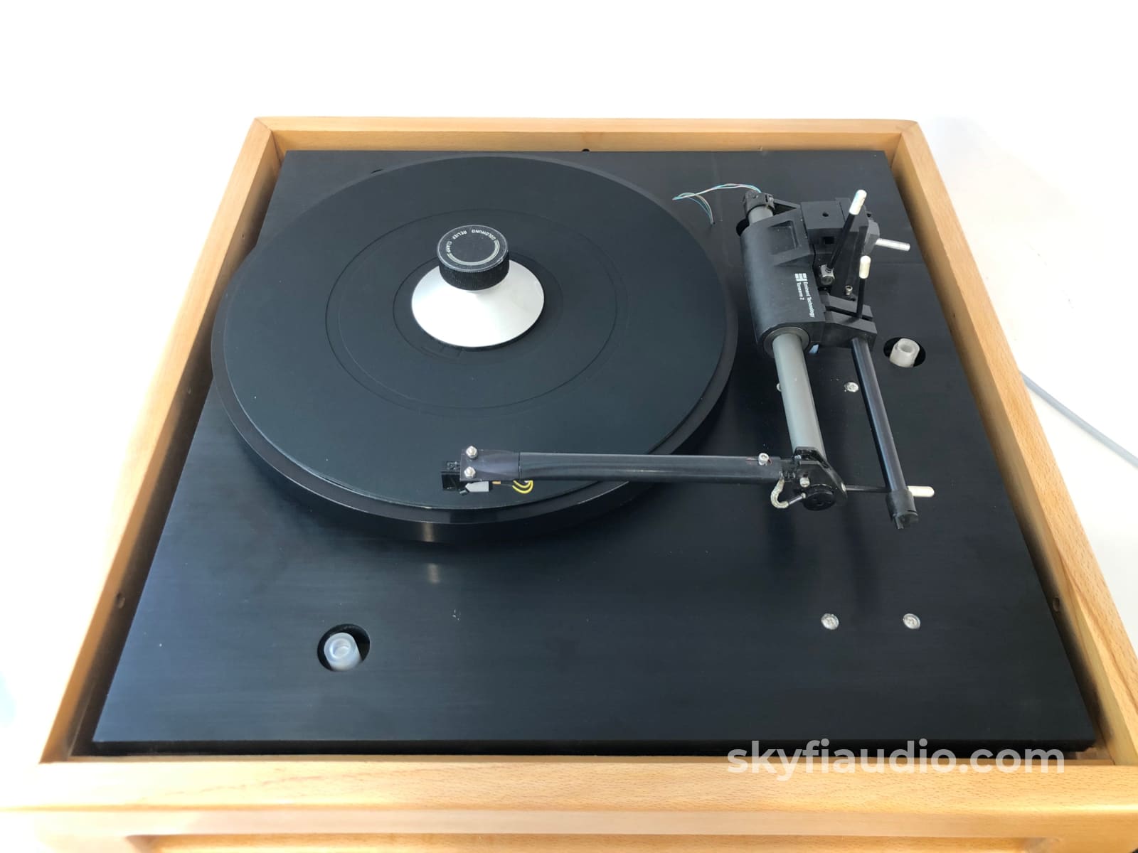 Goldmund Studio Turntable With Eminent Technologies Linear Air Bearing Arm And Grado Cartridge