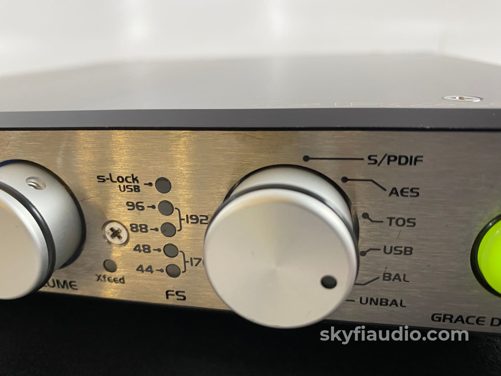 Grace Design M903 Reference Headphone Amplifier + 24-Bit / 192Khz Dac Cd Digital