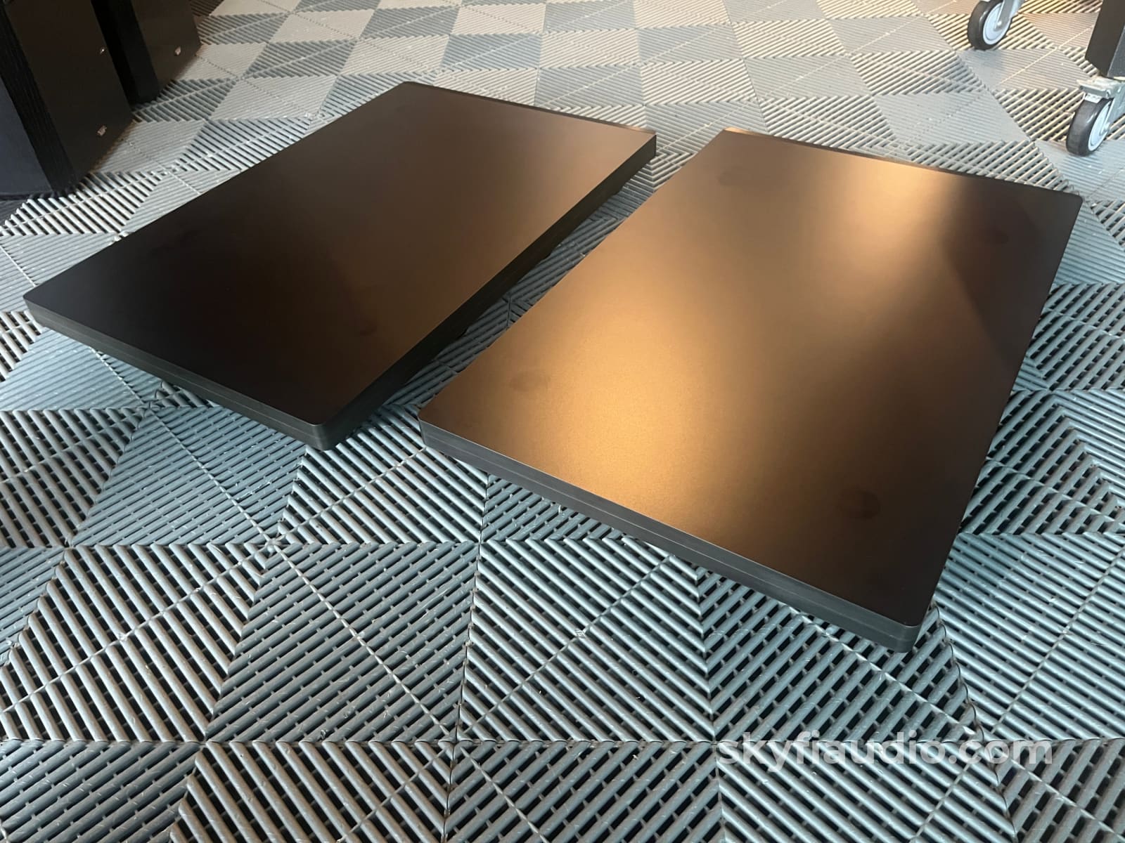 HRS Steel Amplifier Stands 19x29 - For MC901 But Will Fit Many Others Furniture