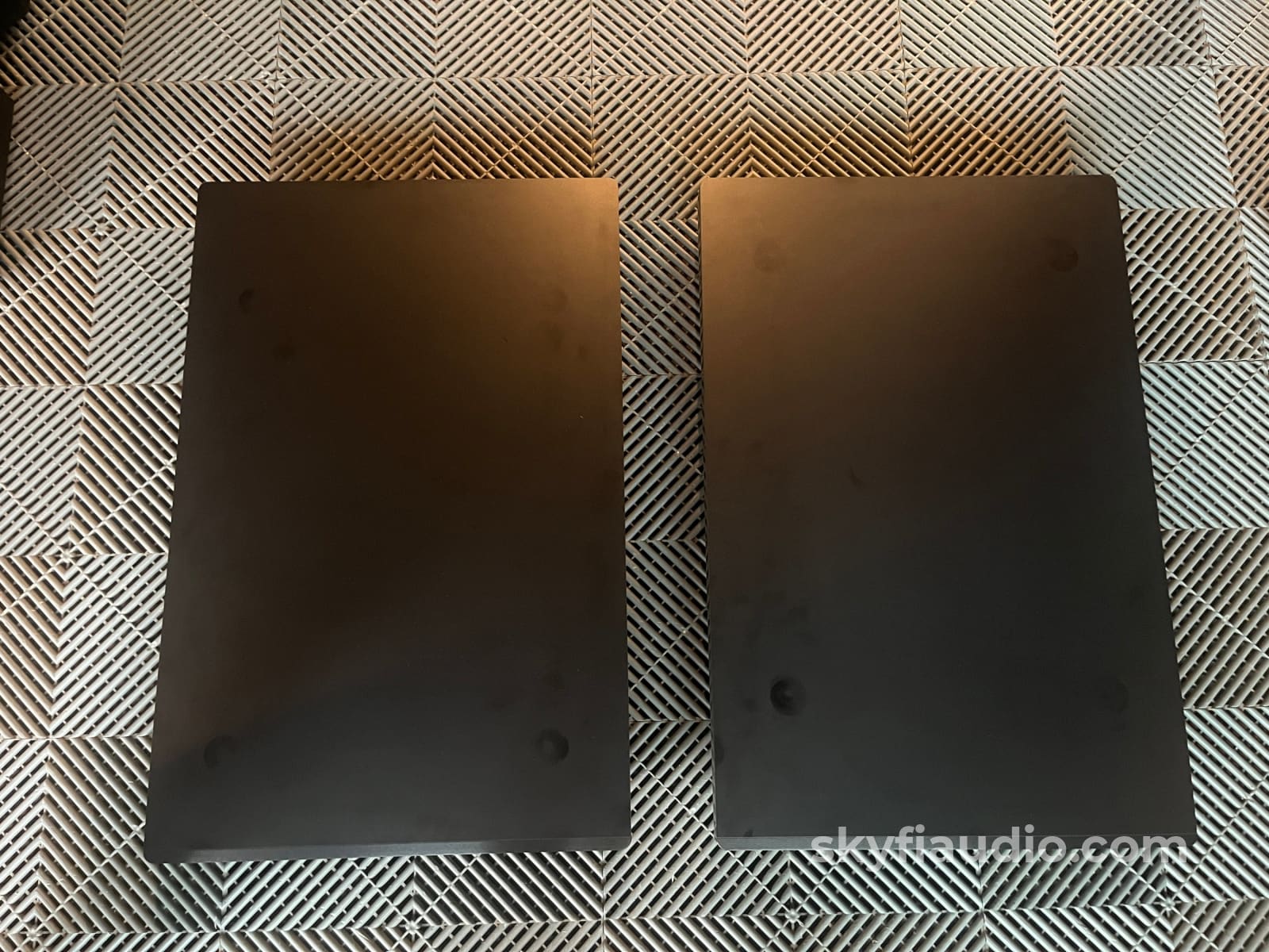 HRS Steel Amplifier Stands 19x29 - For MC901 But Will Fit Many Others Furniture