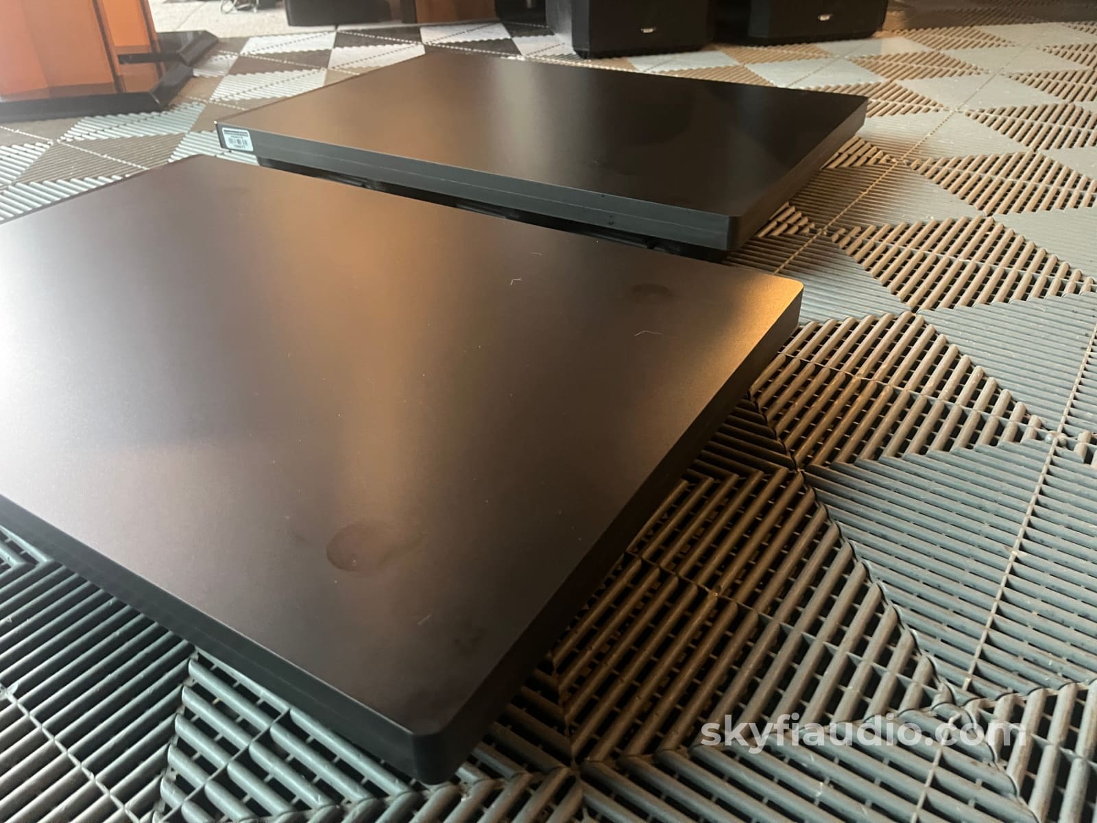 HRS Steel Amplifier Stands 19x29 - For MC901 But Will Fit Many Others Furniture