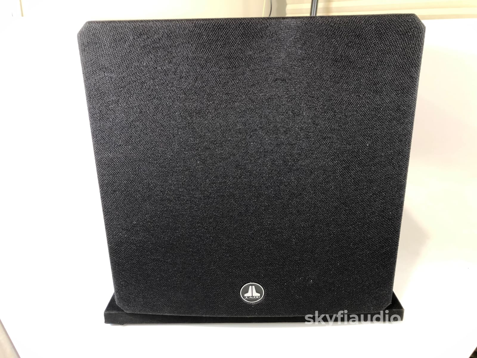 Jl Audio E-Sub E110 Powered Subwoofer - Amazing Depth Speakers