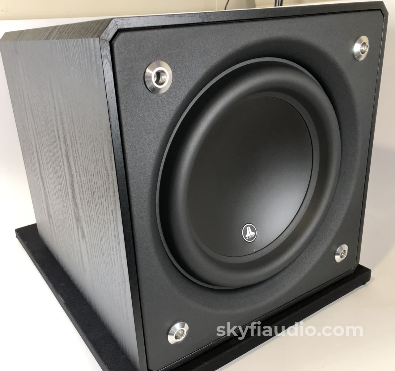 Jl Audio E-Sub E110 Powered Subwoofer - Amazing Depth Speakers