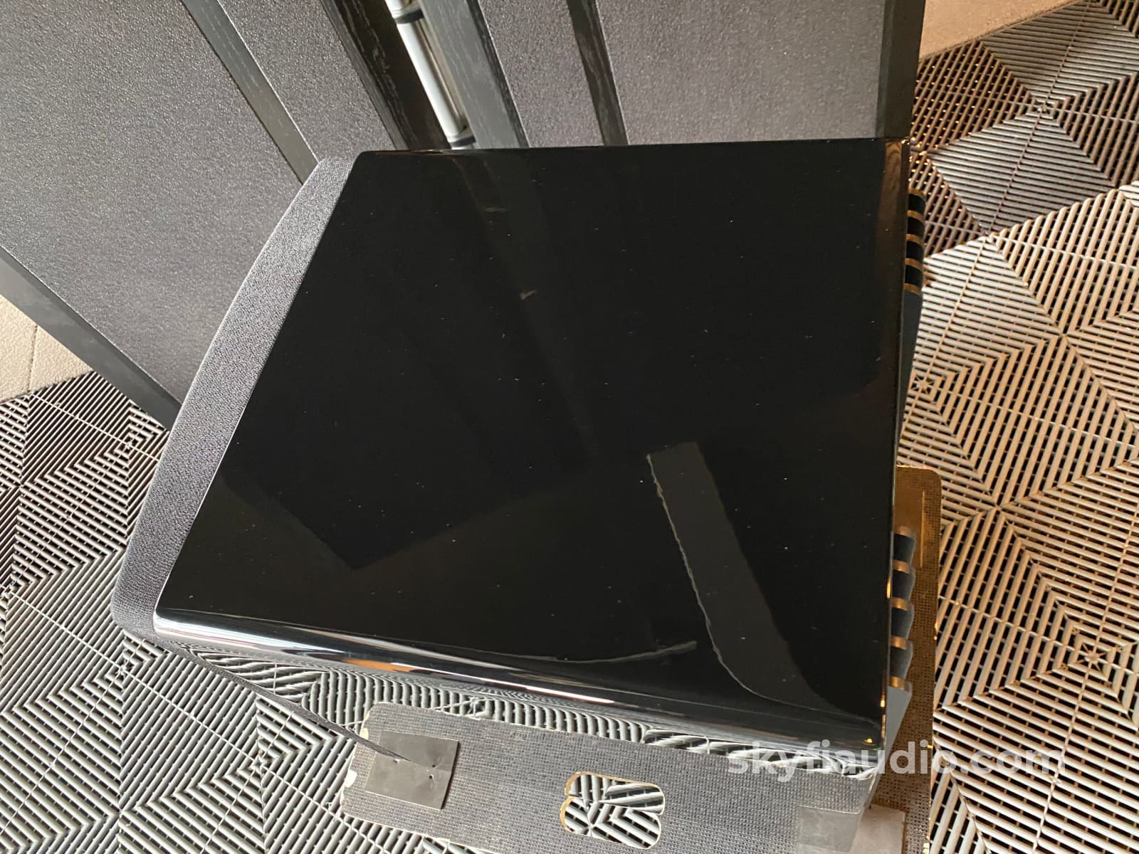 Jl Audio - Fathom F113V2-Gloss 13.5-Inch Powered Subwoofer In A Black Gloss Finish Speakers