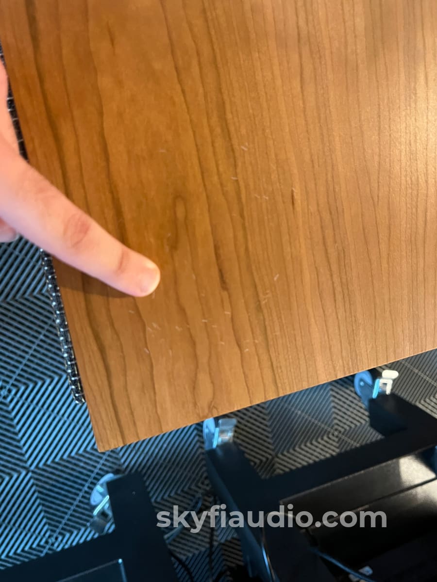 Klipsch Forte Loudspeakers - Pre-Loved - Discontinued Cherry Finish Speakers