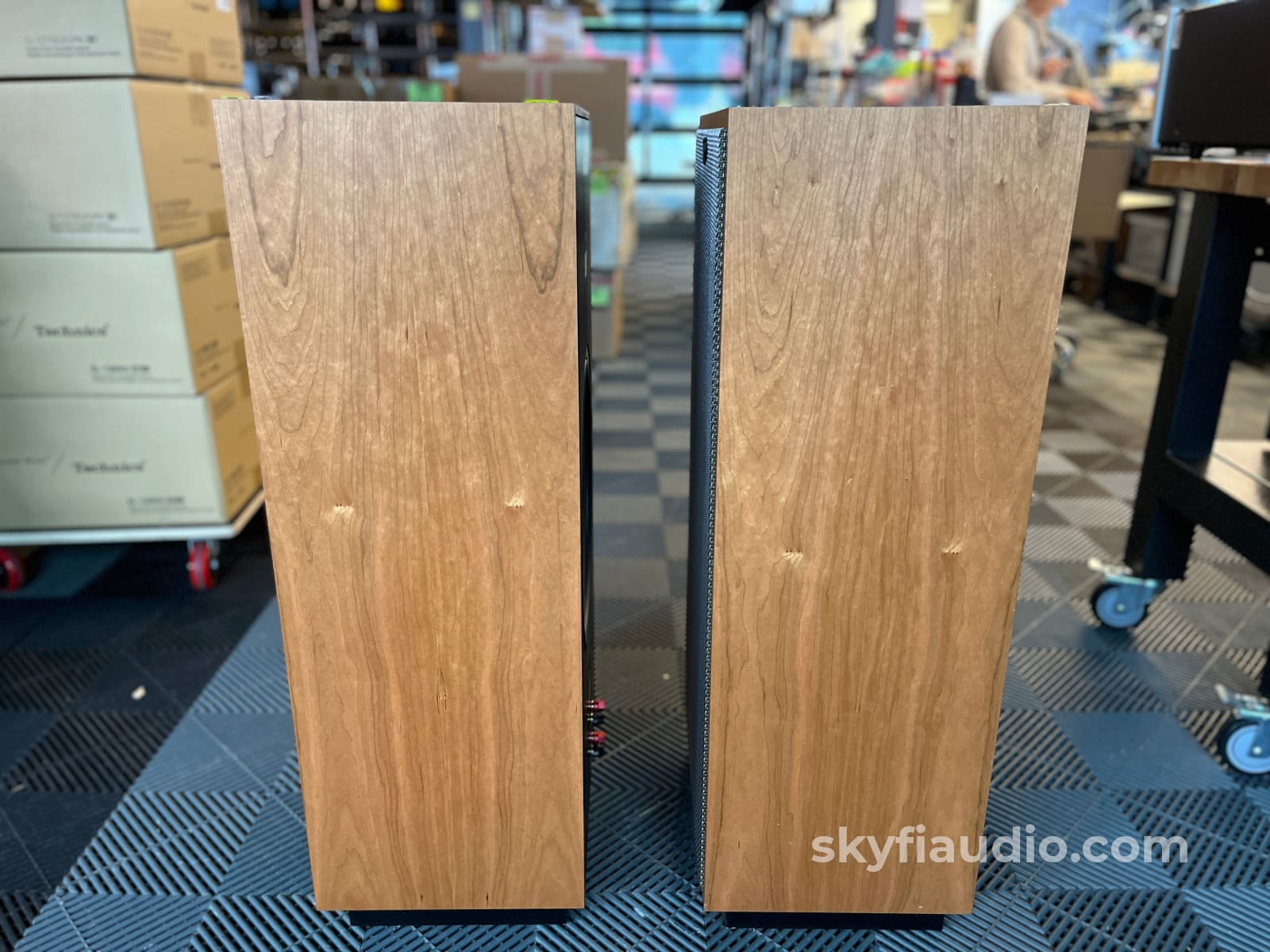 Klipsch Forte Loudspeakers - Pre-Loved - Discontinued Cherry Finish Speakers