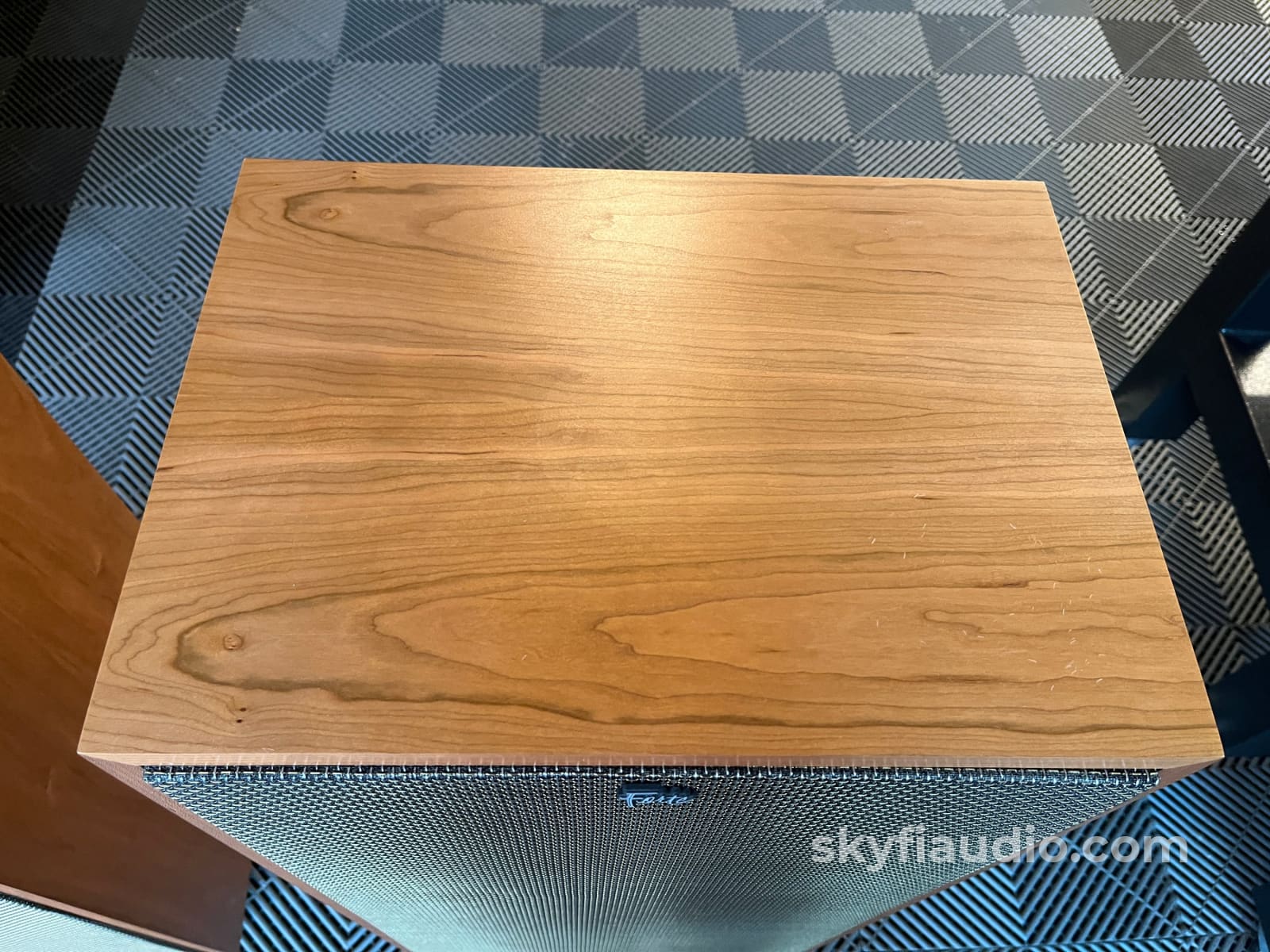 Klipsch Forte Loudspeakers - Pre-Loved - Discontinued Cherry Finish Speakers