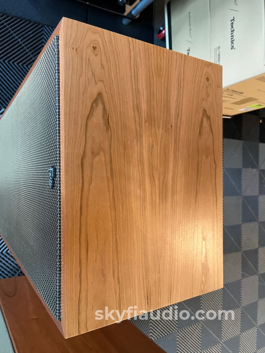 Klipsch Forte Loudspeakers - Pre-Loved - Discontinued Cherry Finish Speakers