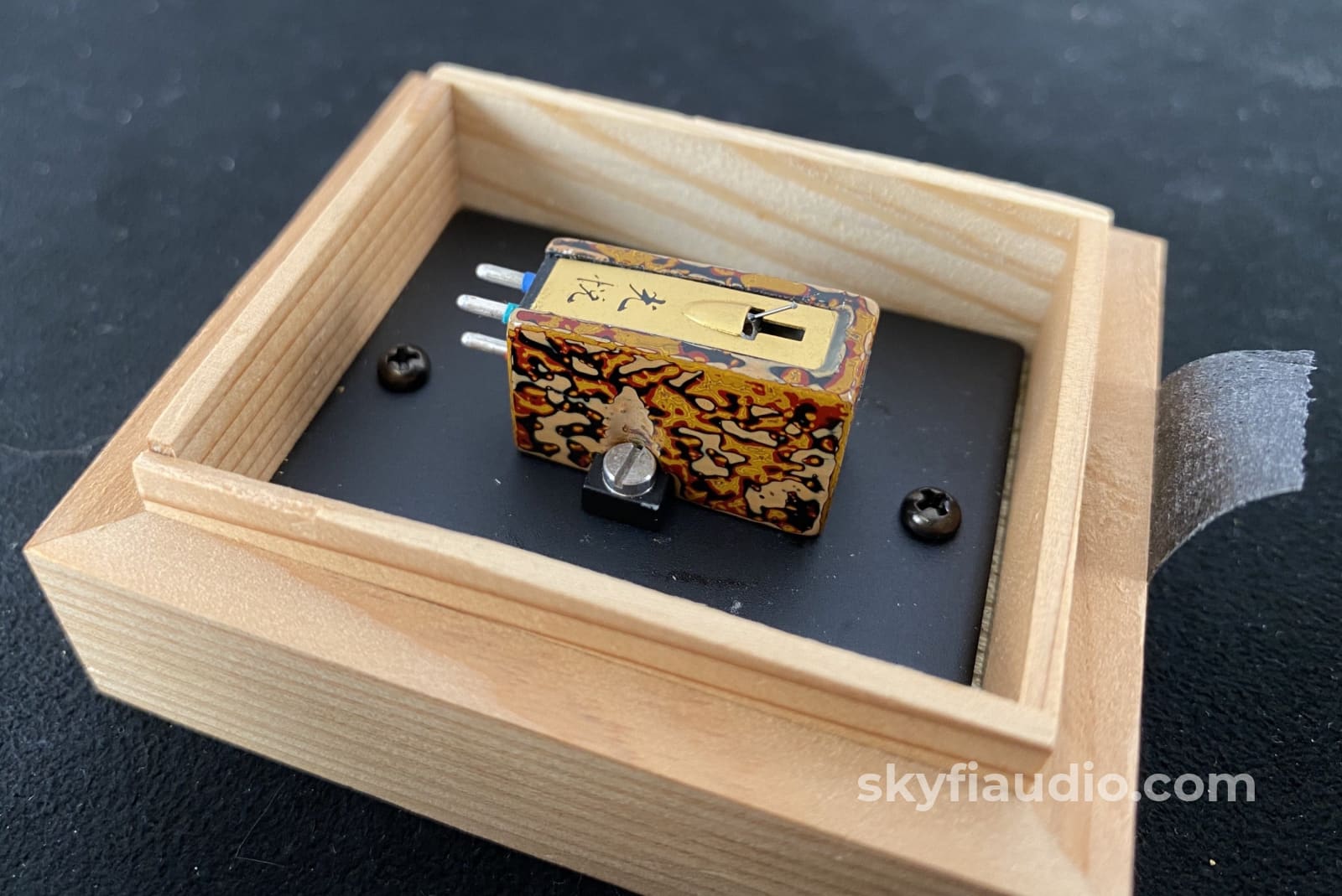 Koetsu Urushi Wajima Mc (Moving-Coil) Phono Cartridge