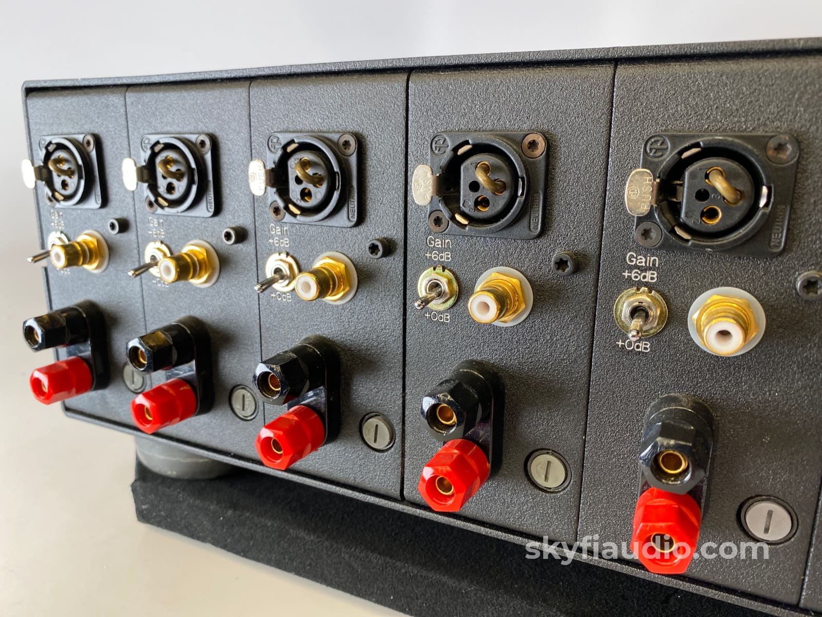 Krell Kav-500 Multichannel Theater Amplifier