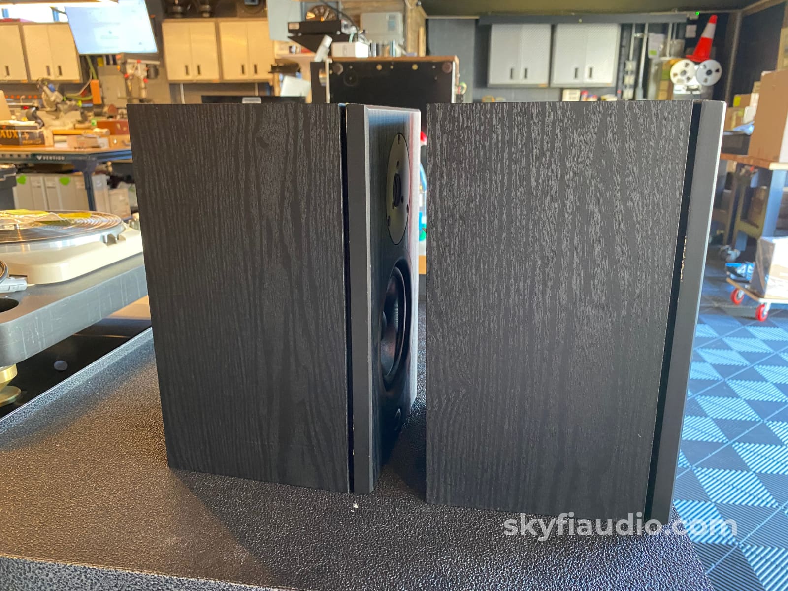 Linn Kan Iv Bookshelf Speakers In Black Finish
