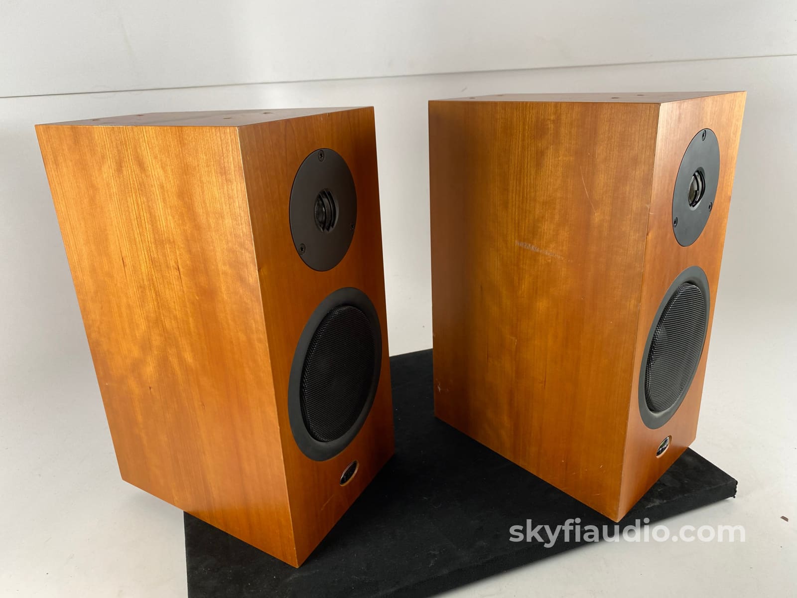 Linn Katan Bookshelf Speaker - Made In The Uk Speakers