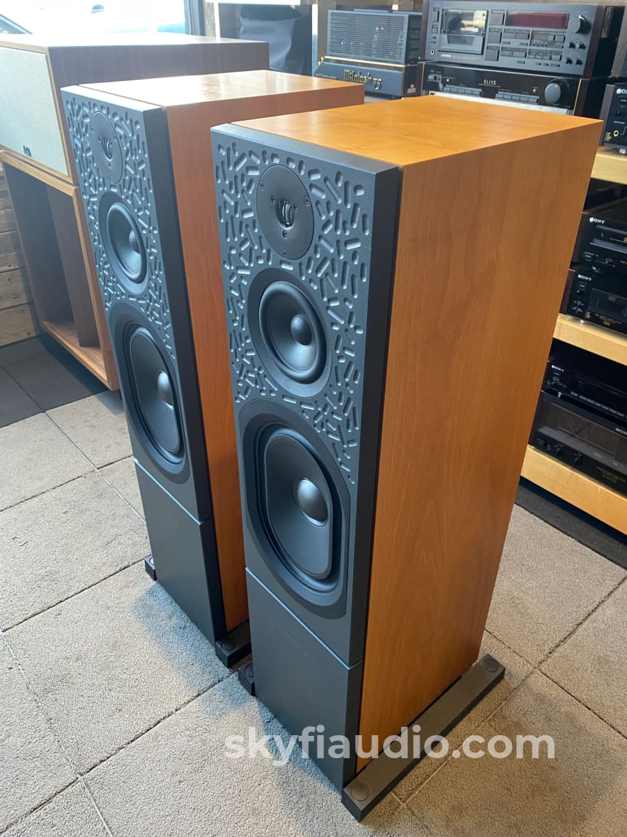 Linn Keltik Speakers + 4 Klout Amps W/ Aktiv Xo Cards
