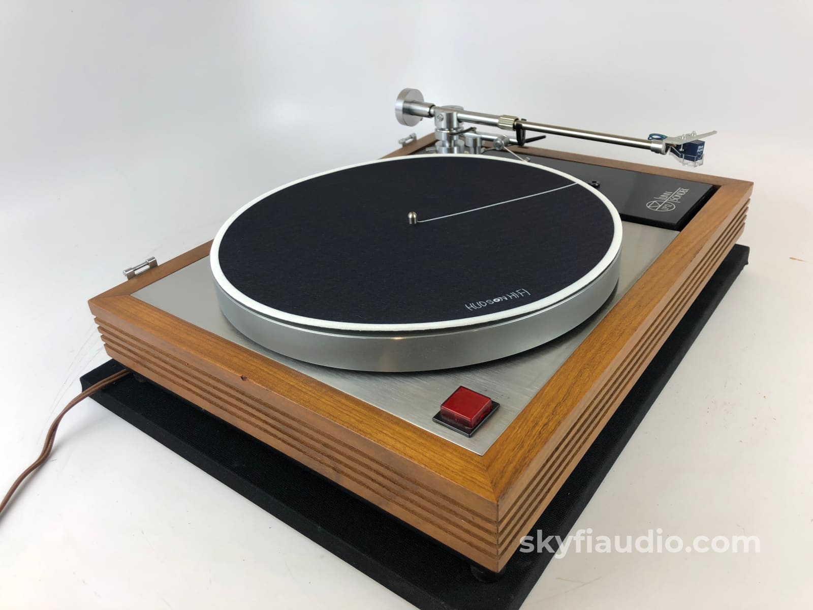 Linn Lp12 Classic Turntable With Luxman Tonearm And New Sumiko Cartridge