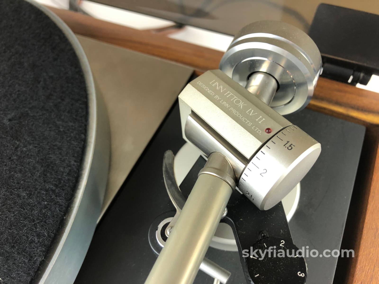 Linn Lp12 Turntable With Ittok Lv Ii Arm And New Grado Black Cartridge