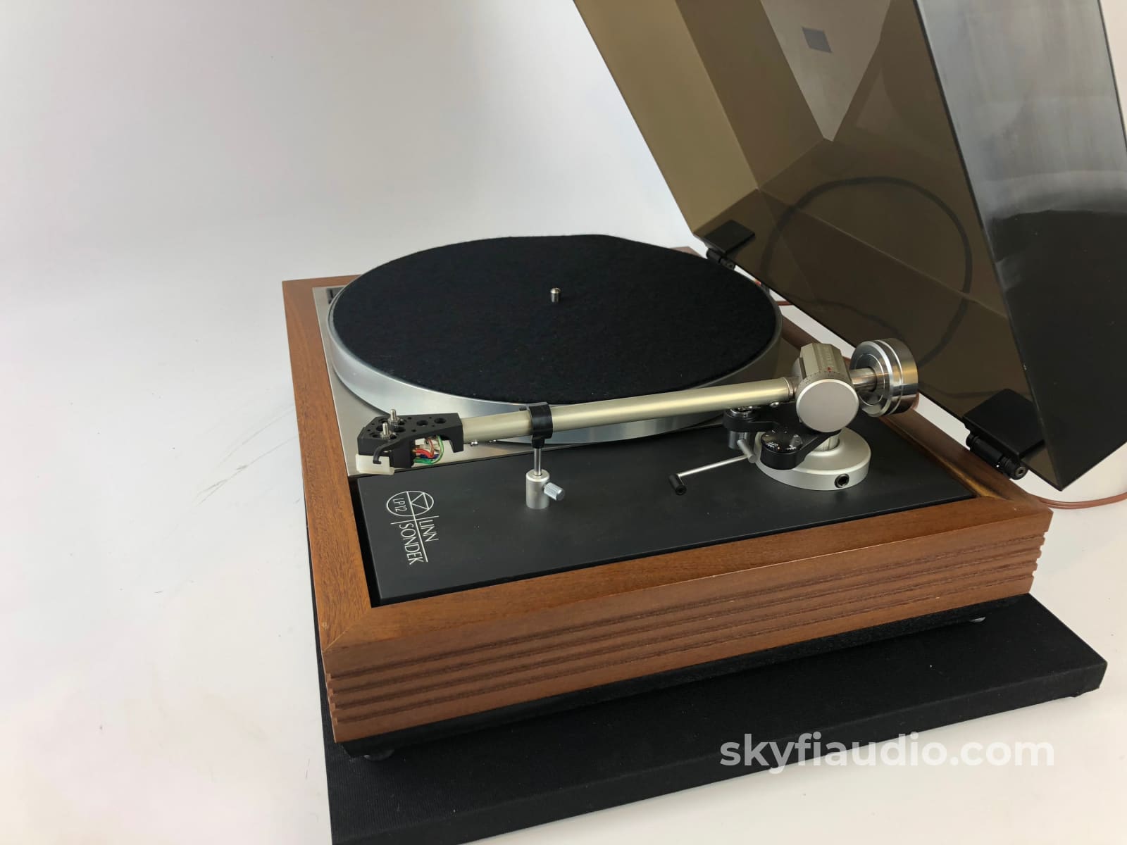Linn Lp12 Turntable With Ittok Lv Ii Arm And New Grado Black Cartridge