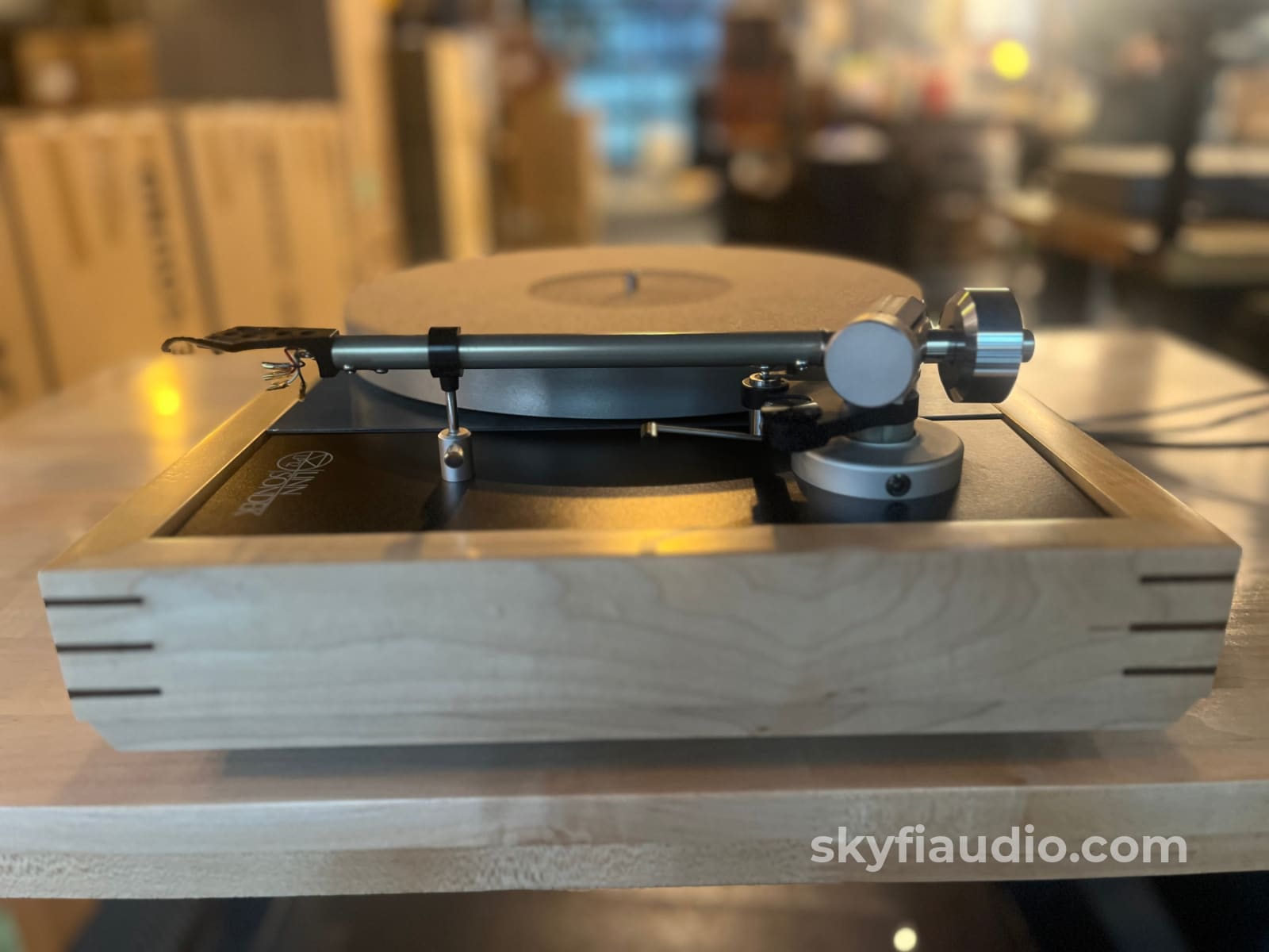 Linn Sondek LP12 w/ Custom Wood Plinth + New Hana MH Cartridge Turntable