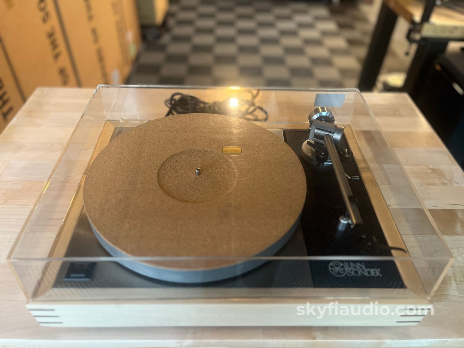 Linn Sondek LP12 w/ Custom Wood Plinth + New Hana MH Cartridge Turntable