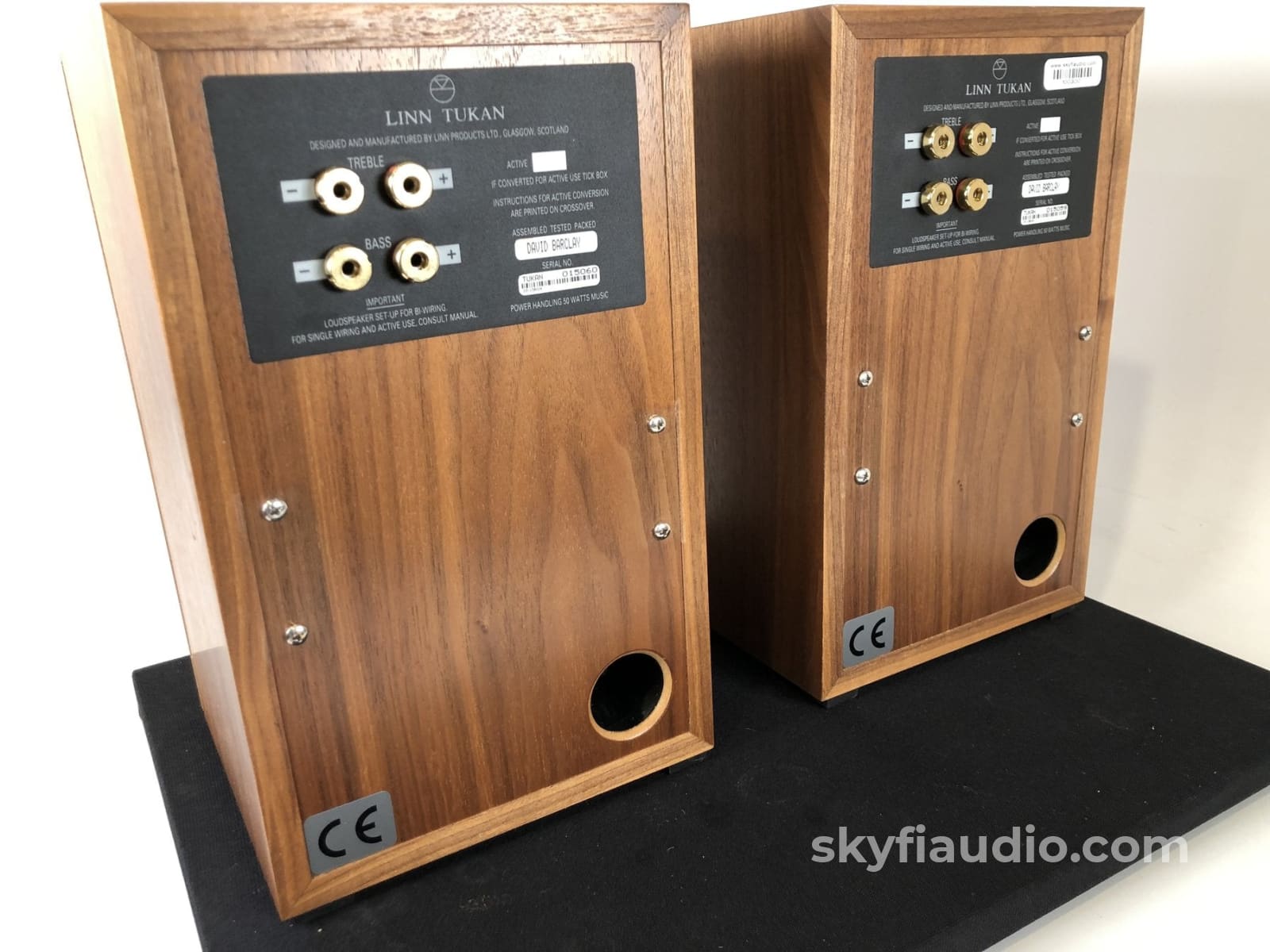 Linn Tukan Bookshelf Speakers Beautiful Cherry Wood Finish