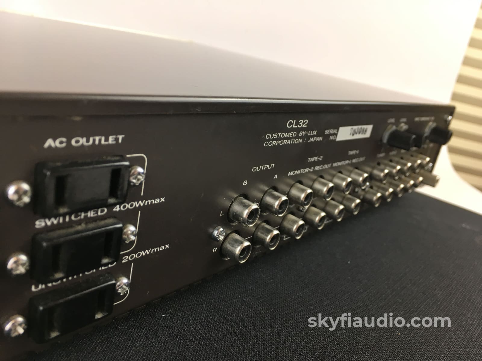 Luxman Cl-32 Tube Preamp With 2 Phono Inputs Preamplifier