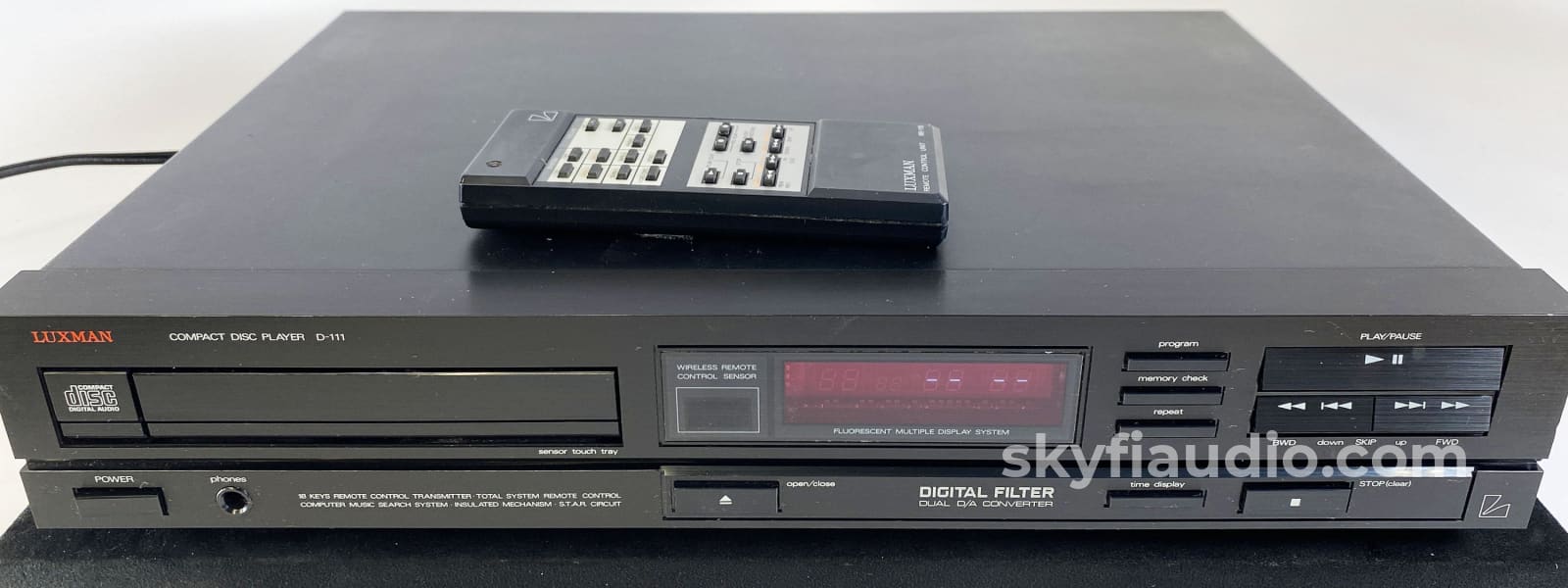 Luxman D-111 Vintage Cd Player With Remote - Dual D/A Converters + Digital