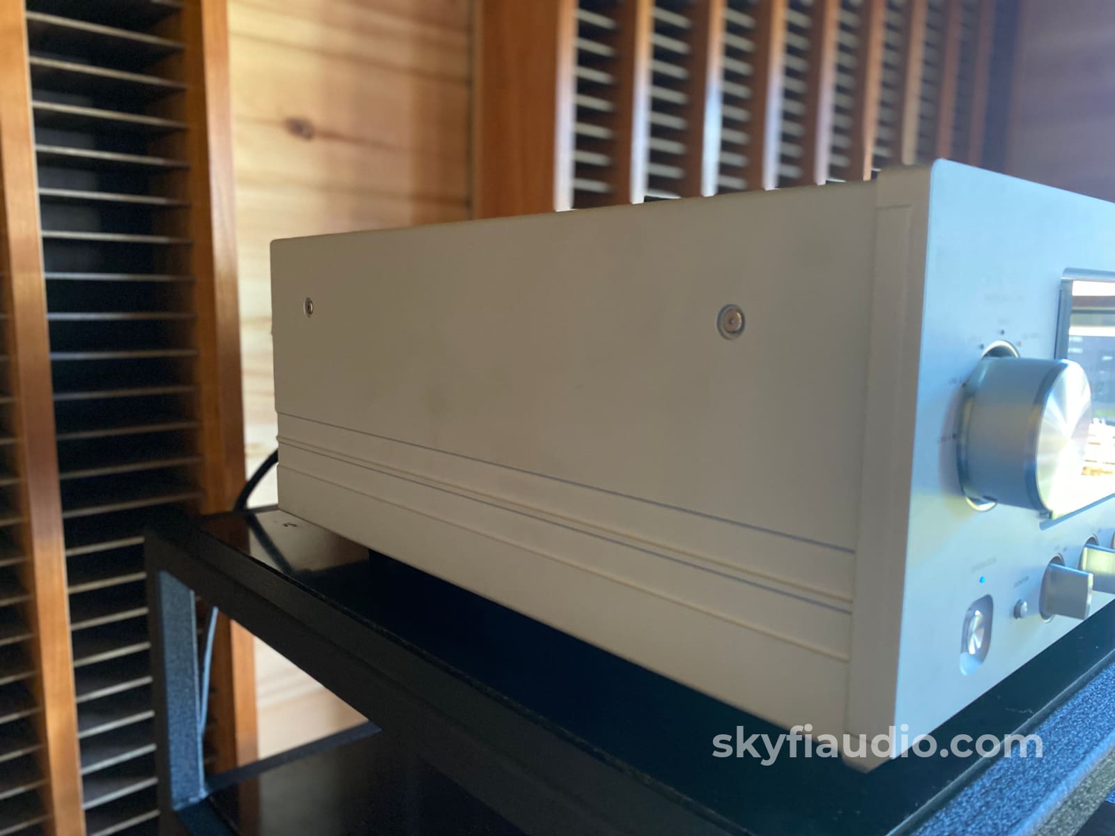 Luxman L-509X Solid State Integrated Amplifier - Demo And Complete