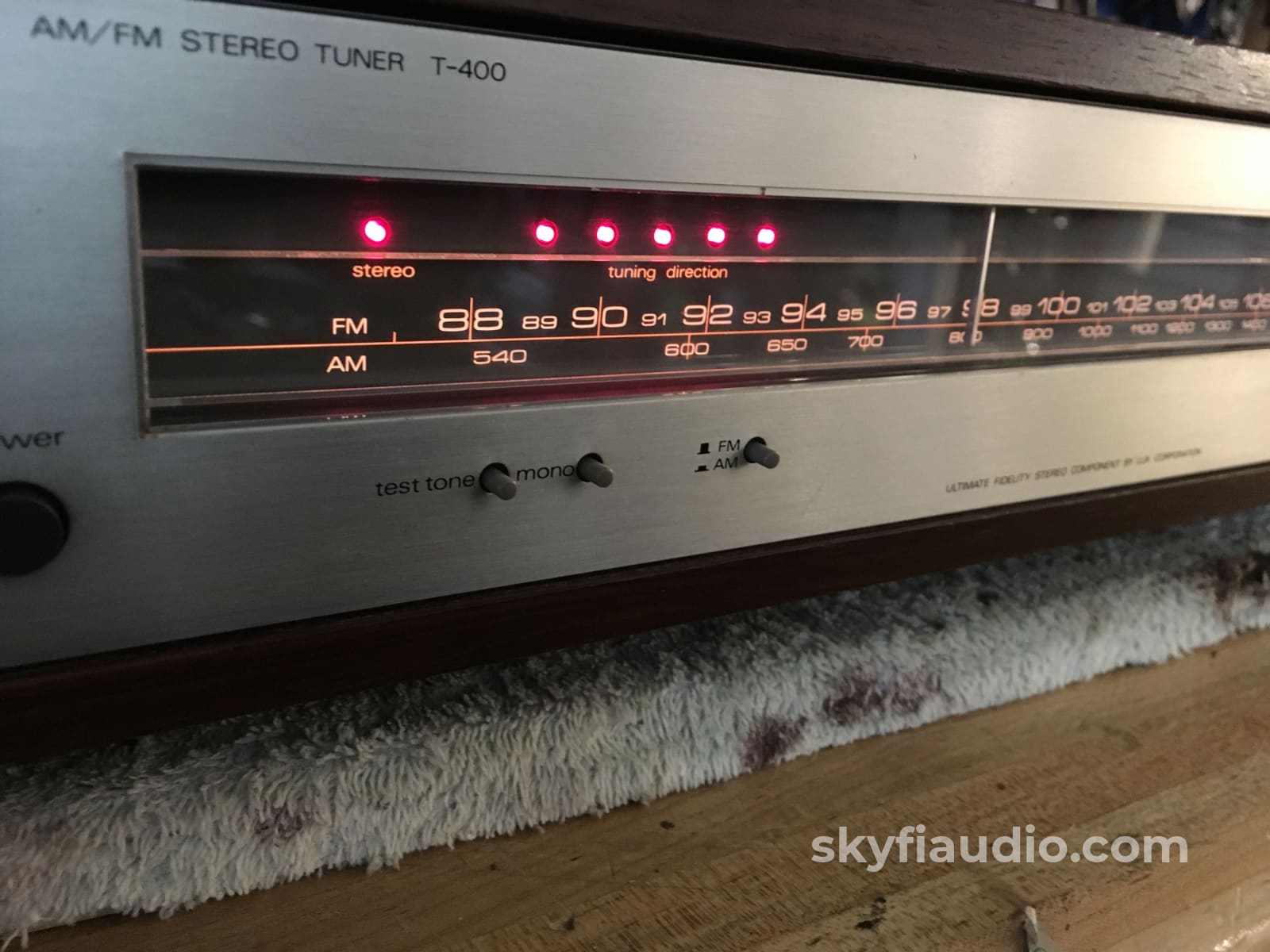 Luxman L-580 Integrated Amplifier And T-400 Tuner