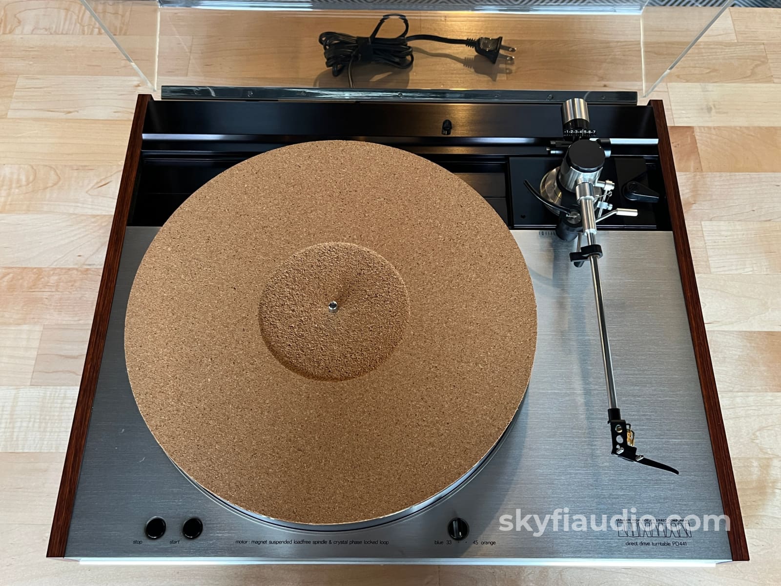 Luxman PD441 Vintage turntable - Direct Drive - W/ New Ortofon X40 Cartridge Turntable