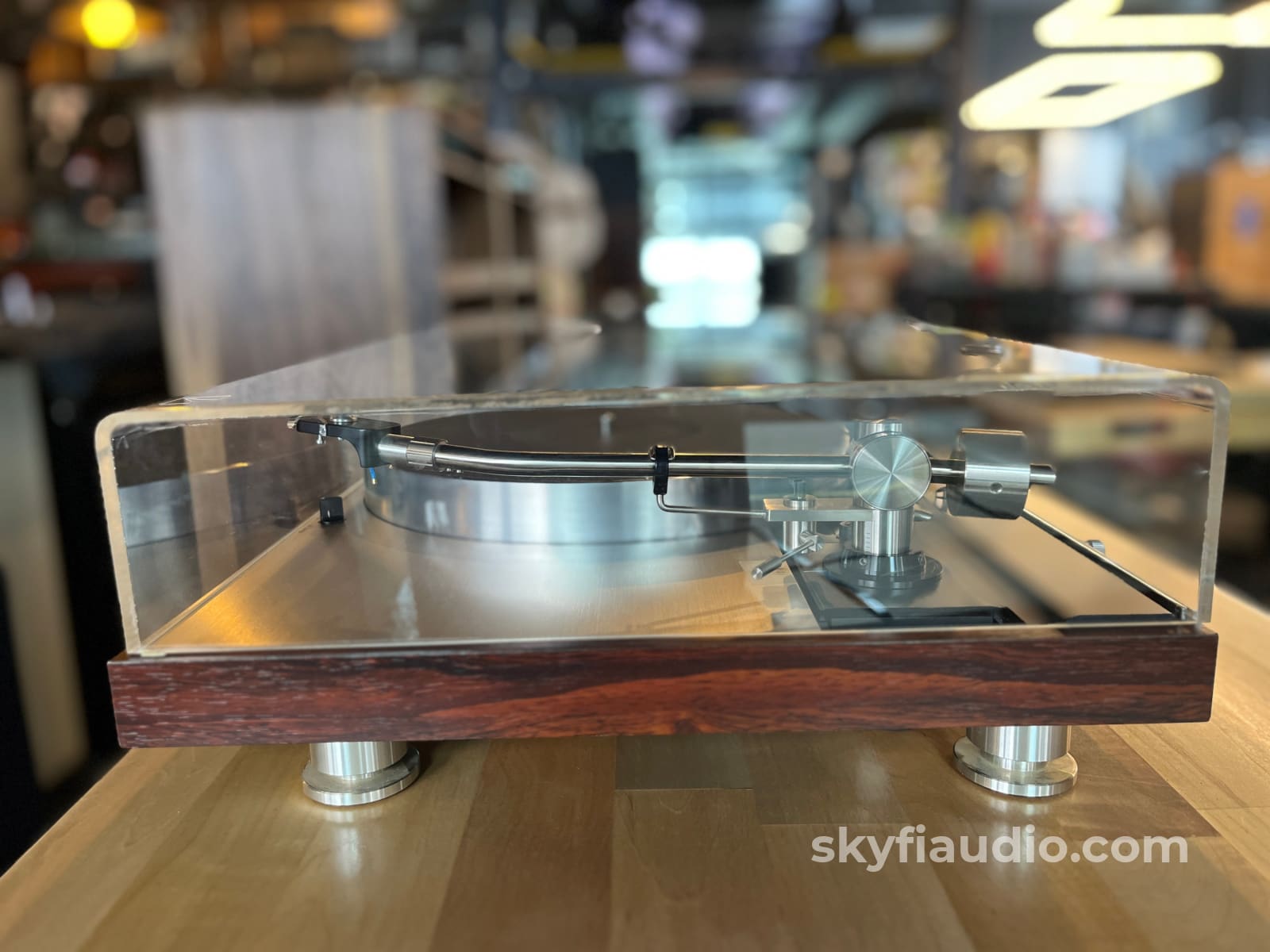 Luxman PD444 Vintage Turntable - W/ New Lyra Delos MC Cartridge Turntable