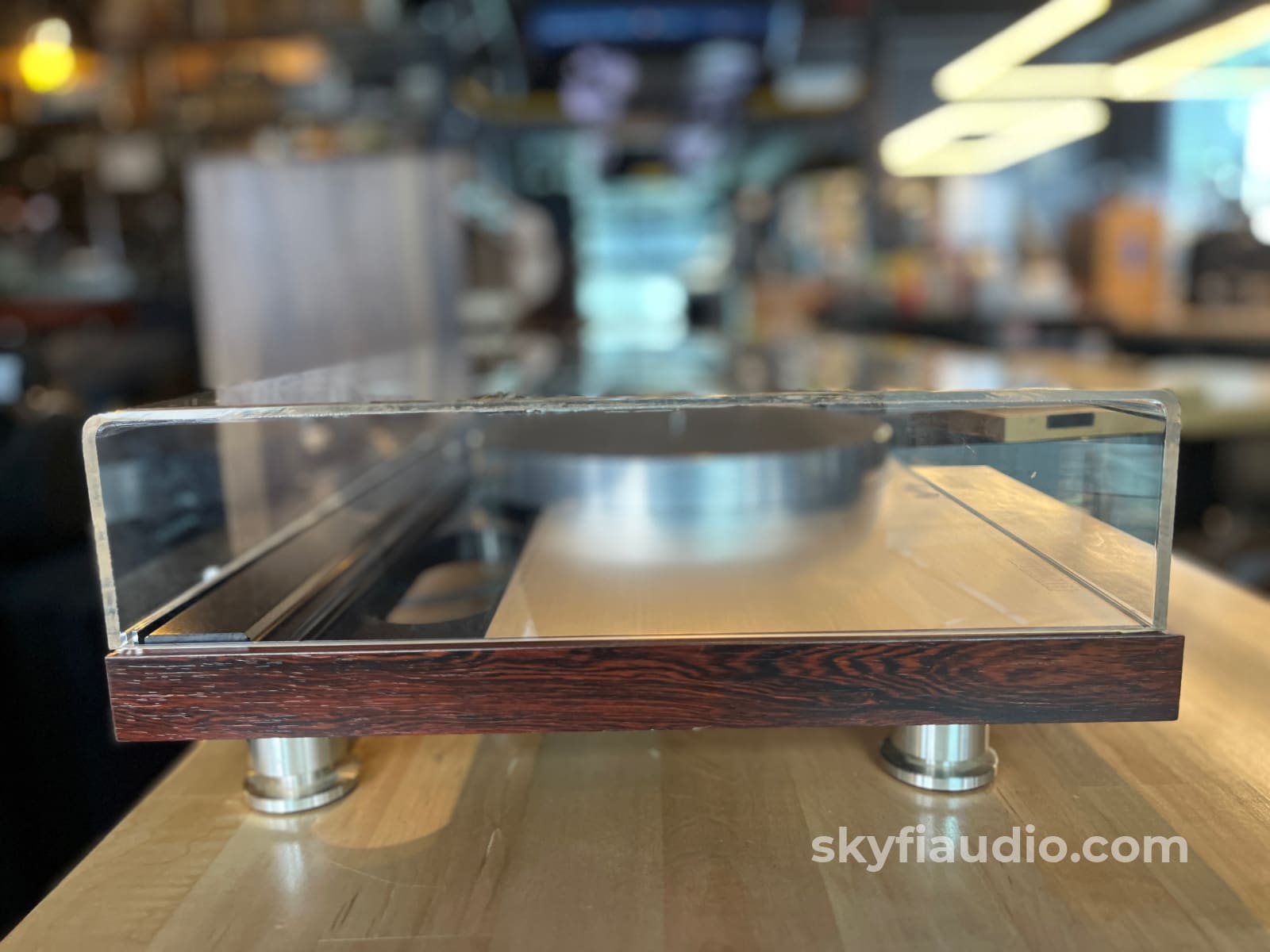 Luxman PD444 Vintage Turntable - W/ New Lyra Delos MC Cartridge Turntable