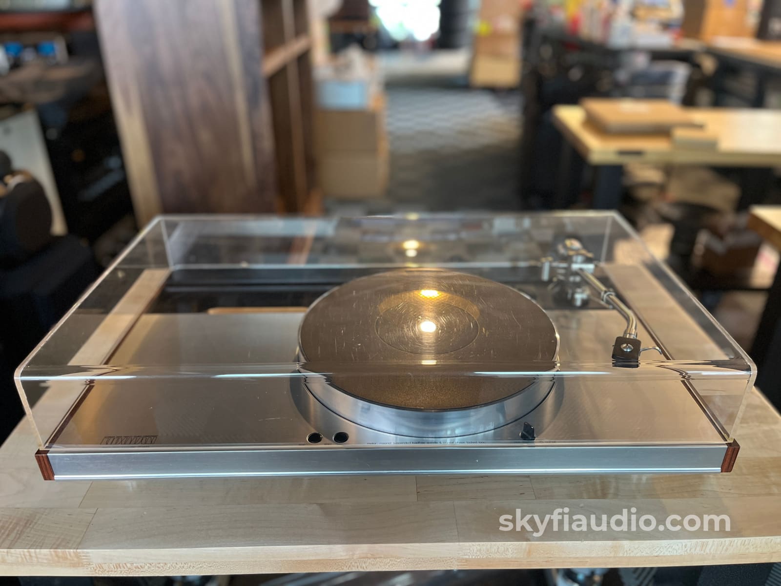 Luxman PD444 Vintage Turntable - W/ New Lyra Delos MC Cartridge Turntable