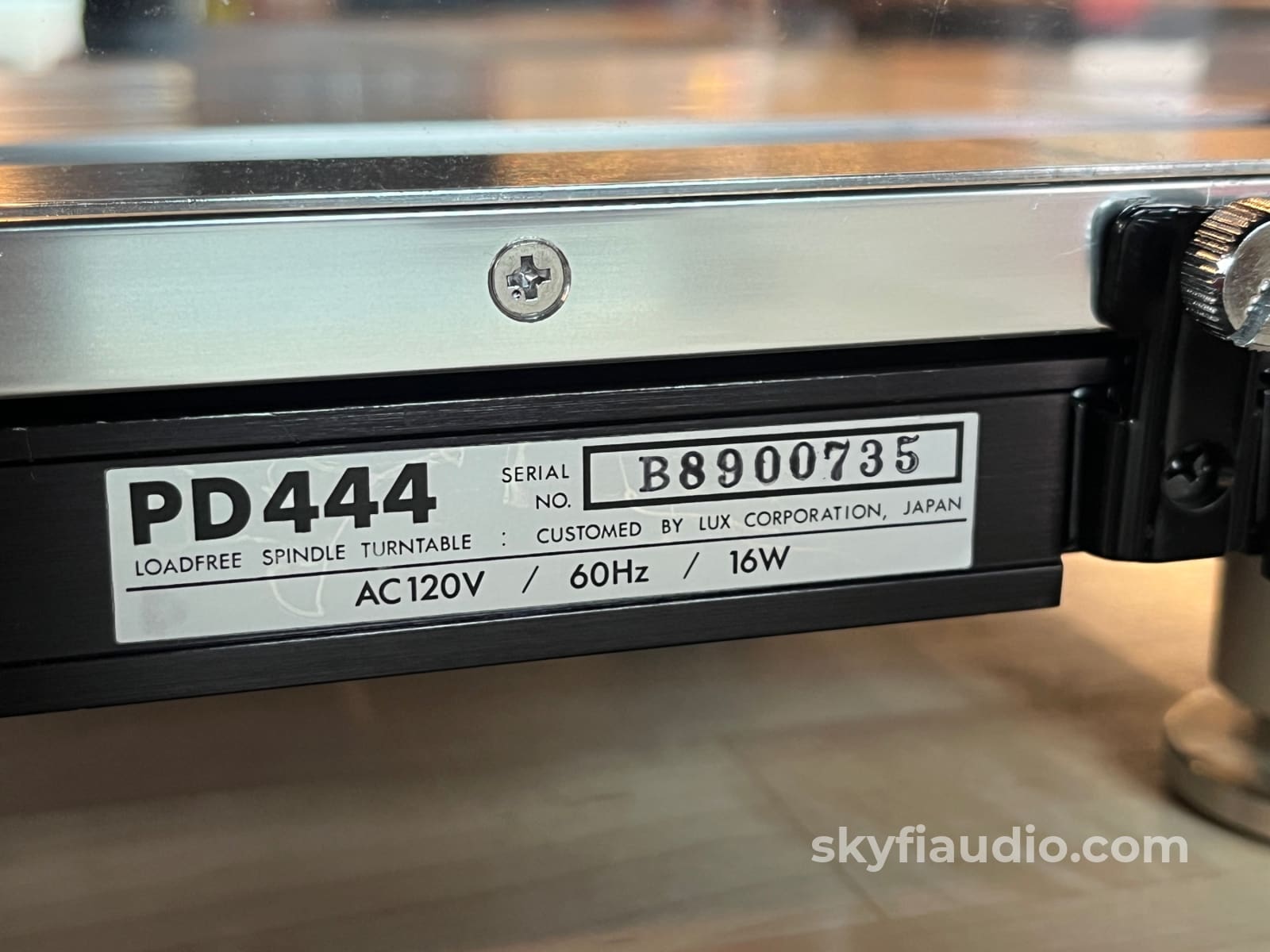 Luxman PD444 Vintage Turntable - W/ New Lyra Delos MC Cartridge Turntable