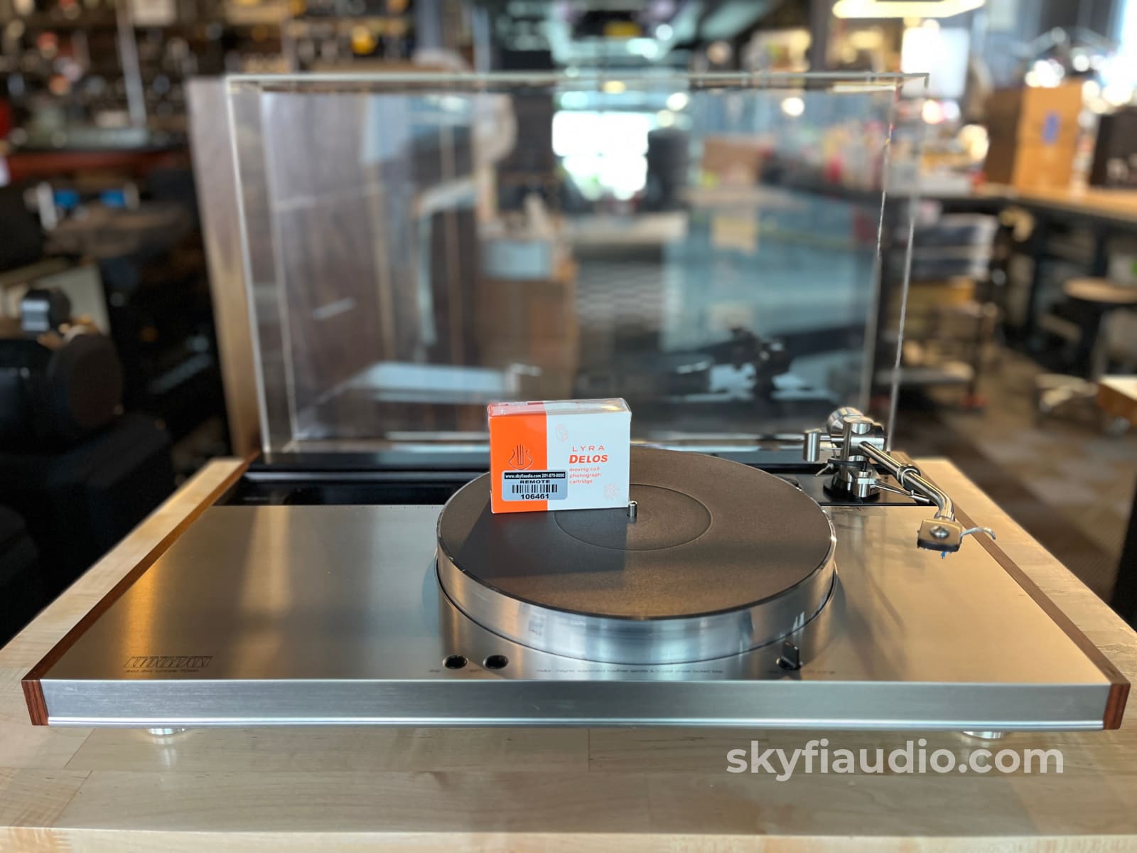 Luxman PD444 Vintage Turntable - W/ New Lyra Delos MC Cartridge