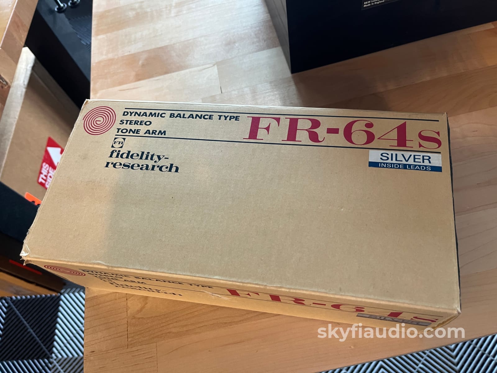 Luxman PD444 Vintage Turntable - W/ New Lyra Delos MC Cartridge Turntable