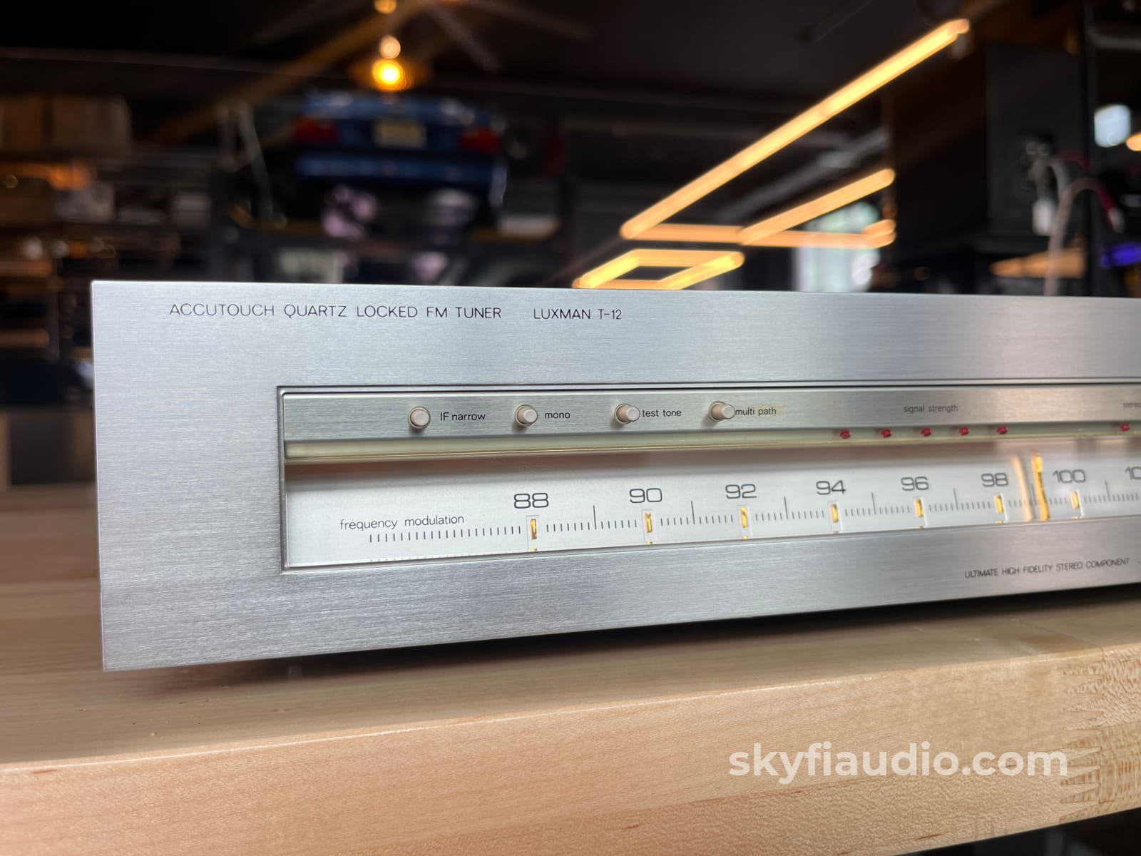 Luxman T-12 Vintage FM Tuner Tuner