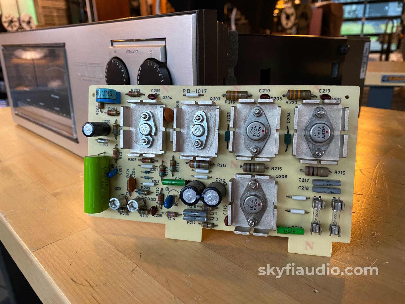 Luxman Vintage Stereo System - Amp Preamp And Tuner Skyfi Curated