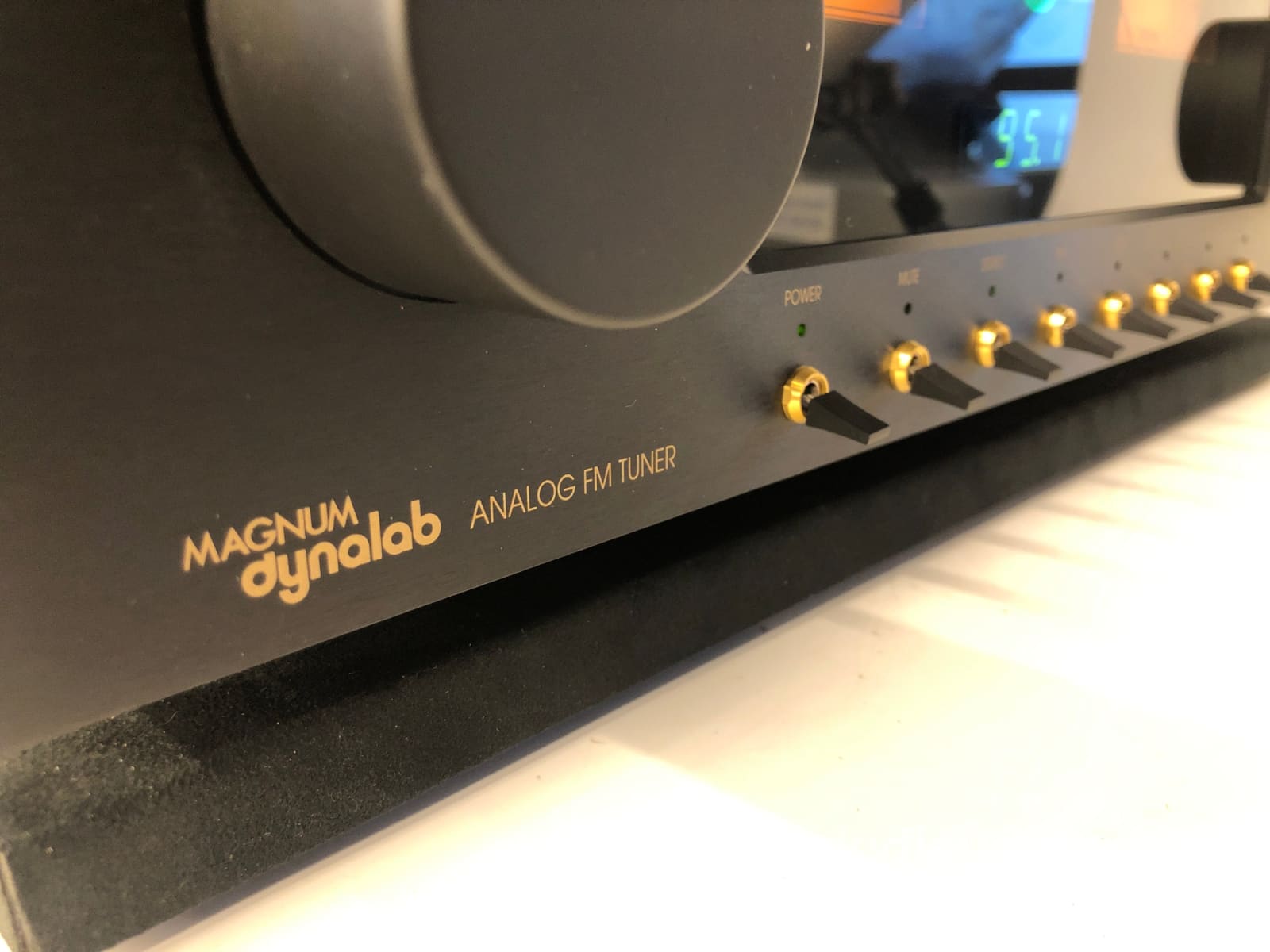 Magnum Dynalab Md-108T Fm Tuner With Magic Eye