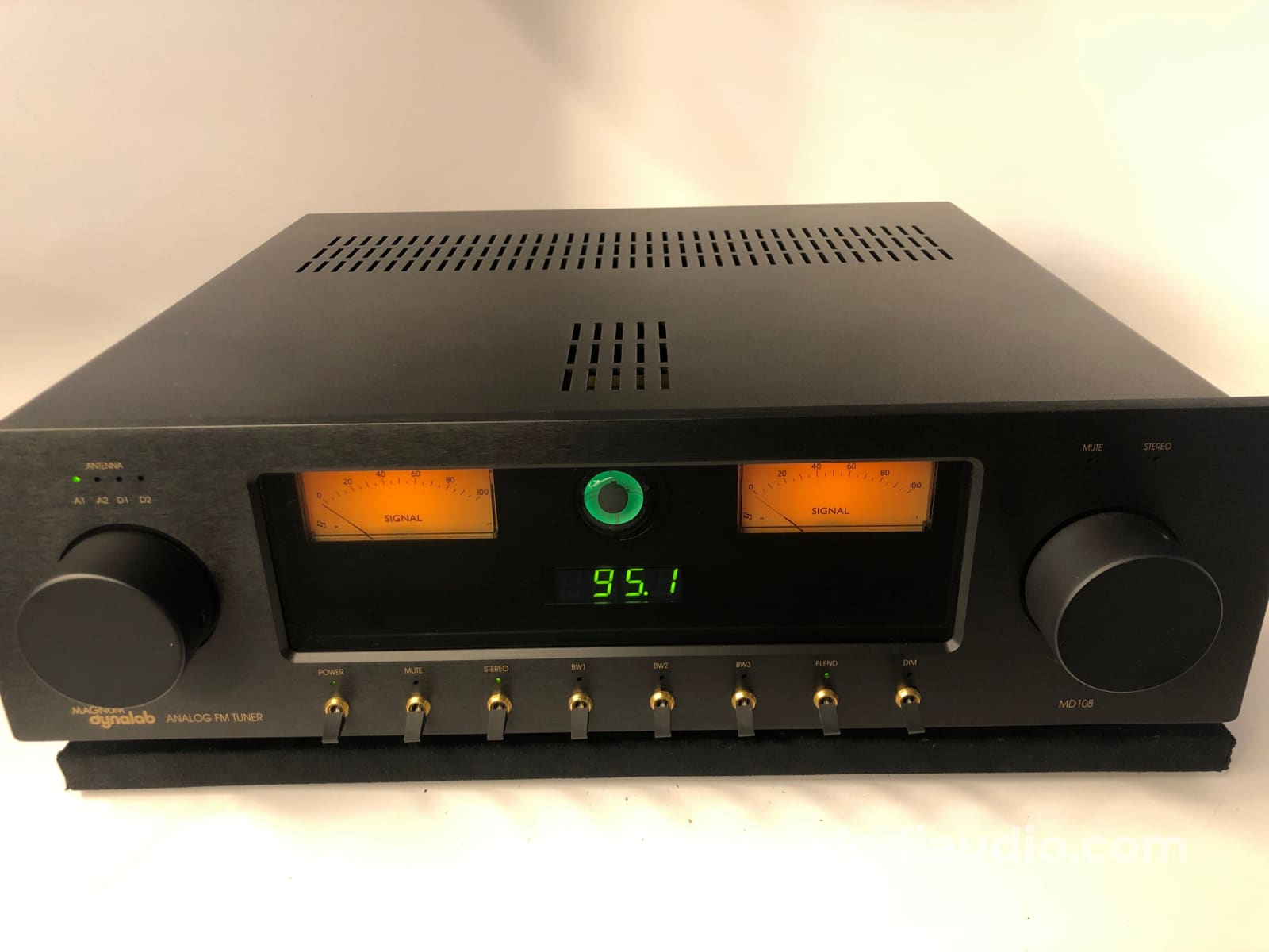 Magnum Dynalab Md-108T Fm Tuner With Magic Eye