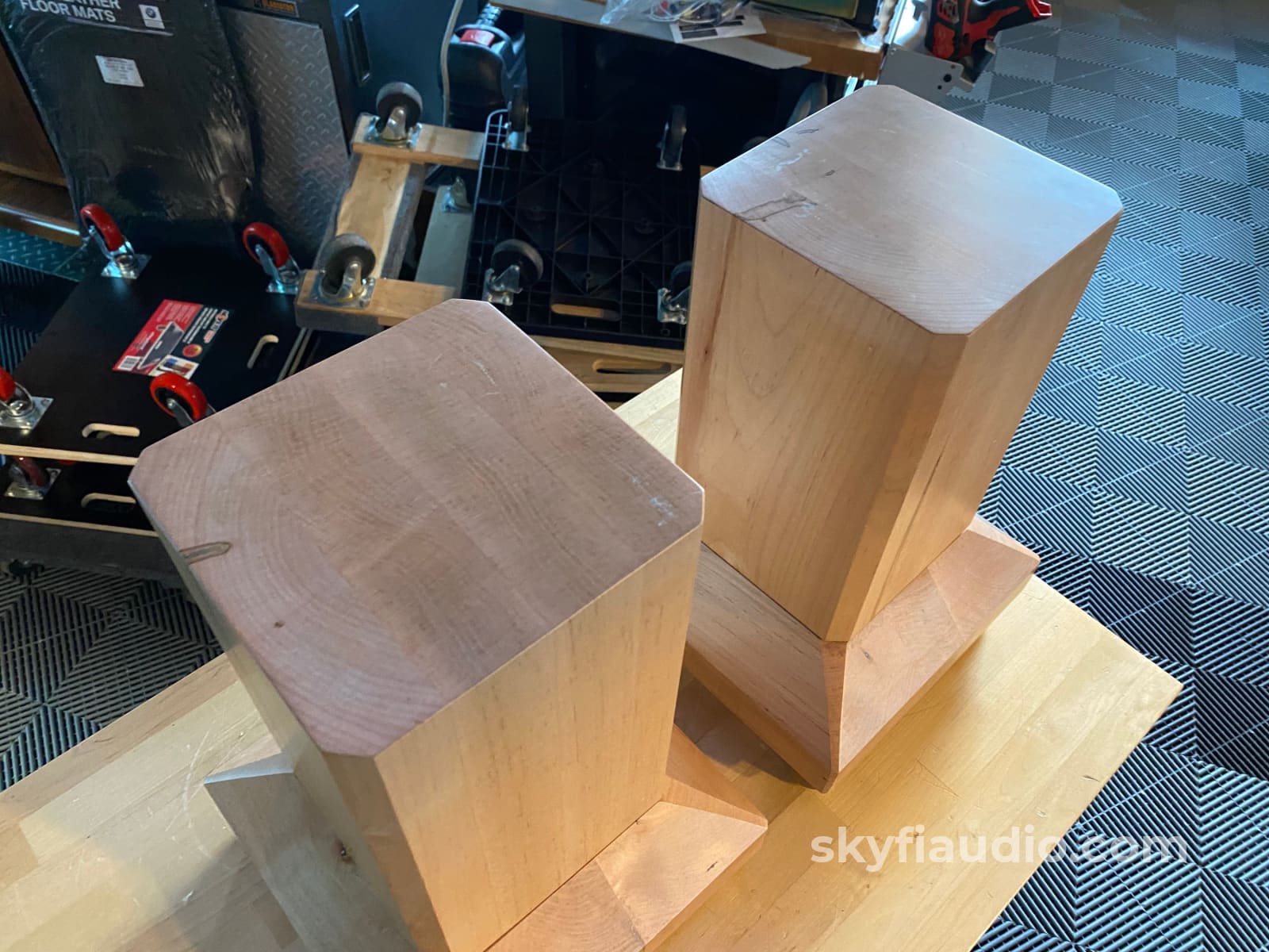 Mapleshade Rooted Buttress Speaker Stands In Solid Maple - 18 Accessory