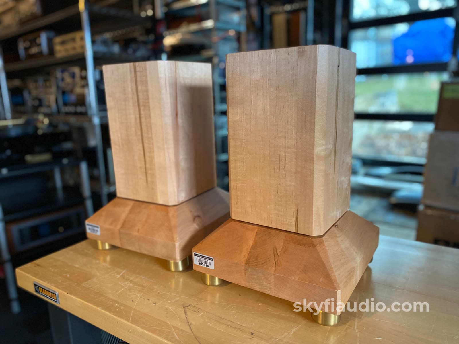 Mapleshade Rooted Buttress Speaker Stands In Solid Maple - 18 Accessory