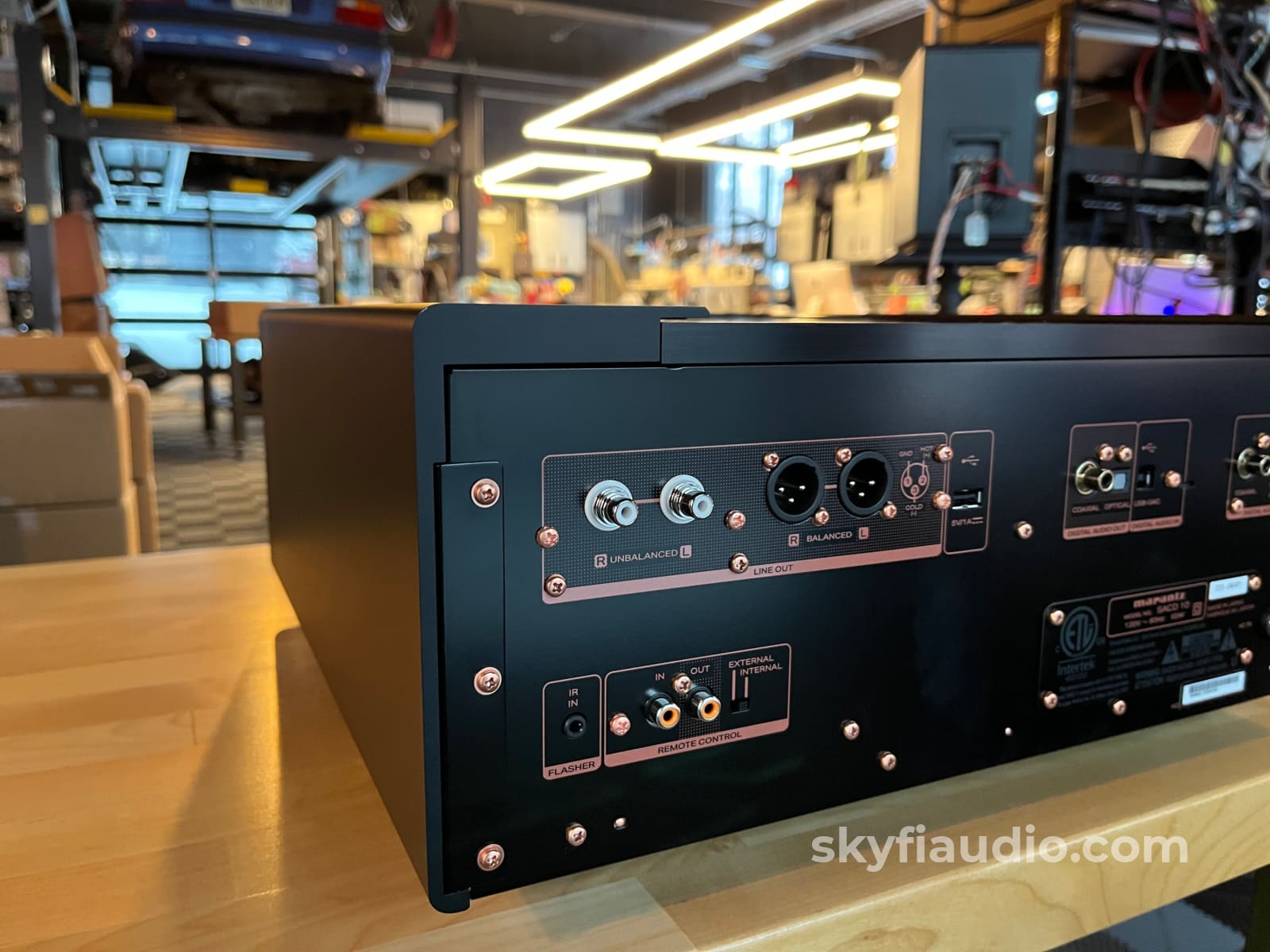 Marantz SACD 10 Reference SACD Player - Factory Refurbished B-Stock CD + Digital