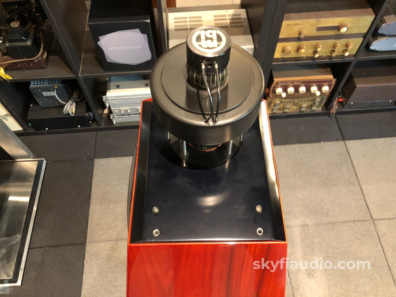 Mbl 121 Radialstrahler Speakers - With Stands And Crates