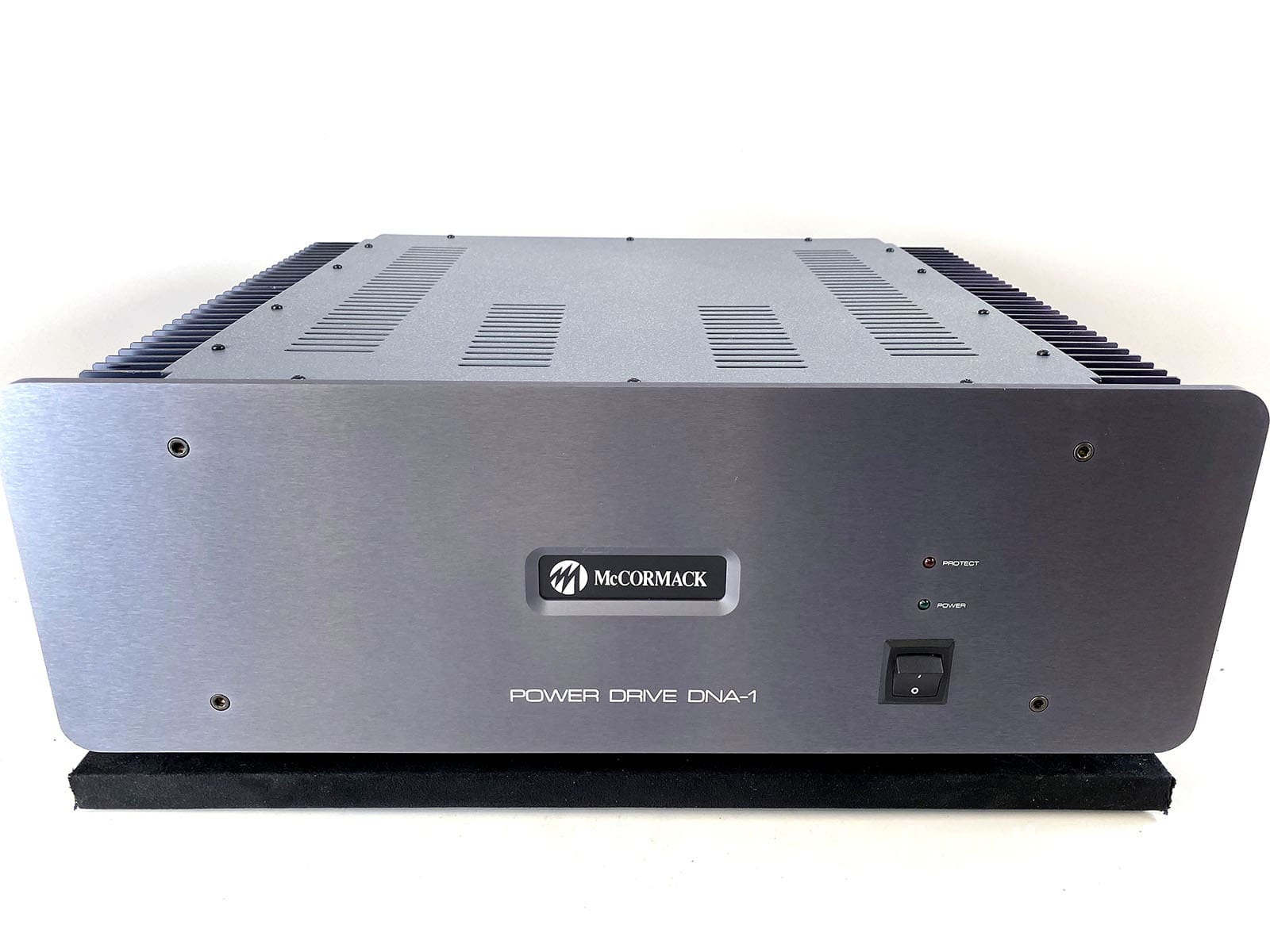 Mccormack Power Drive Dna-1 Amplifier