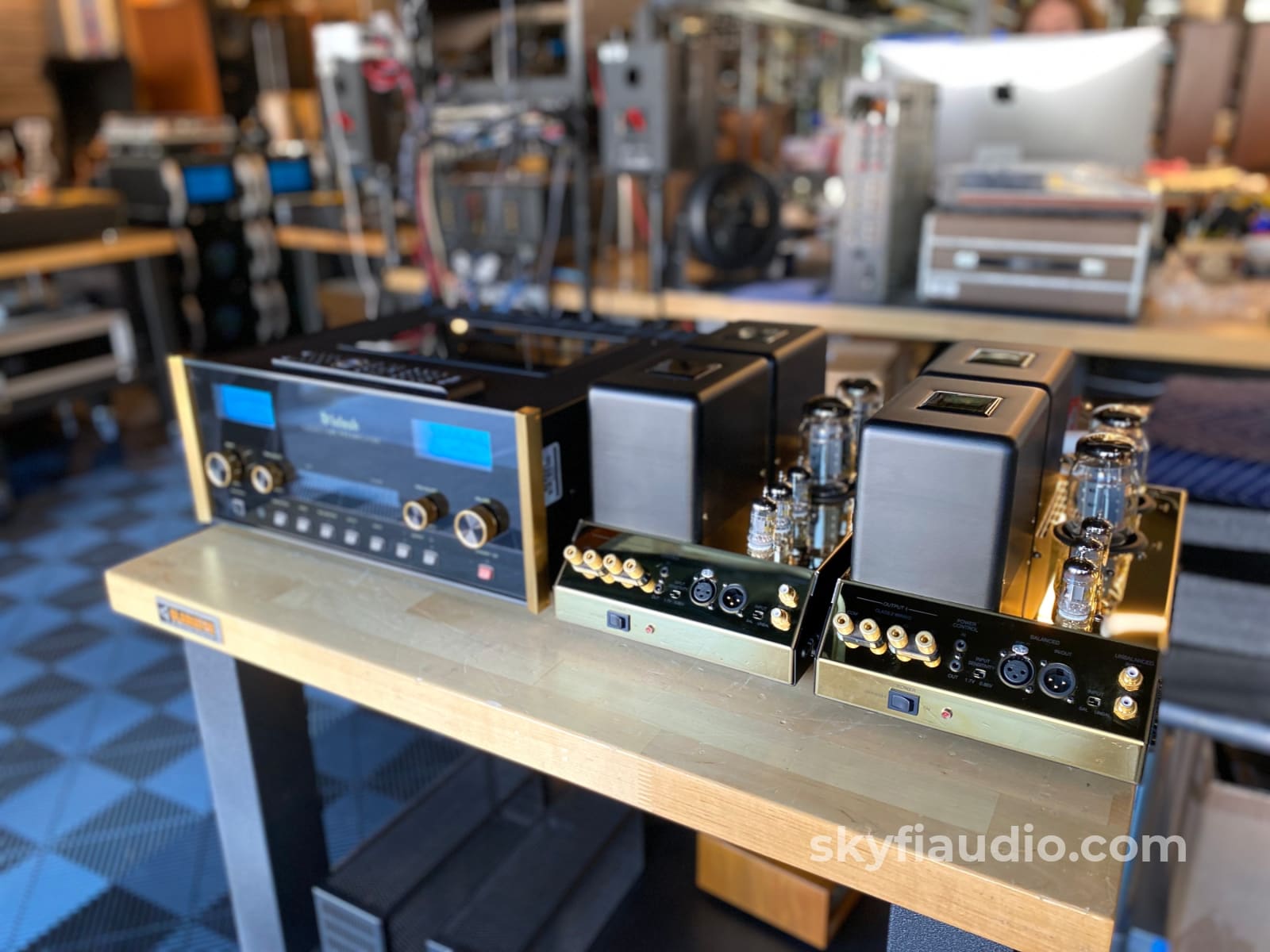 Mcintosh C2300 All Analog Tube Preamp With Special Gold Metalwork Preamplifier