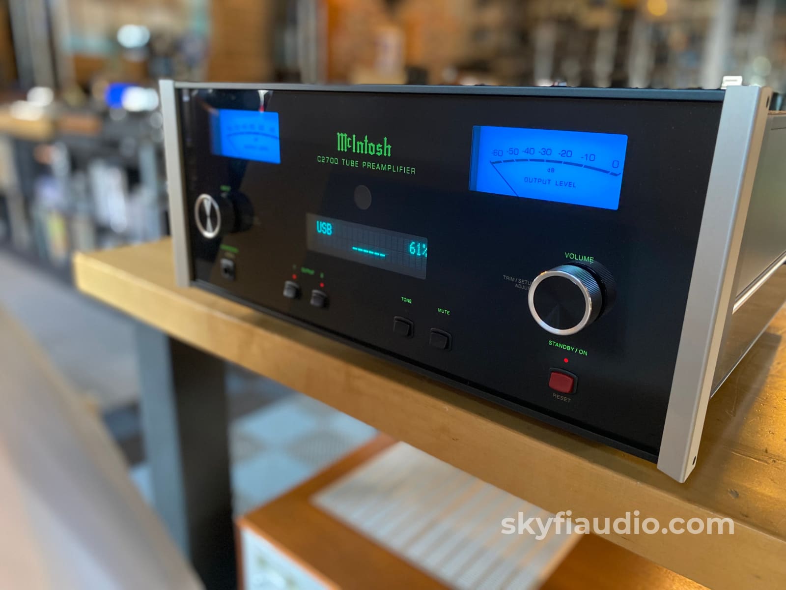 Mcintosh C2700 Tube Preamp And Quad Balanced Dac - Pre-Owned Preamplifier