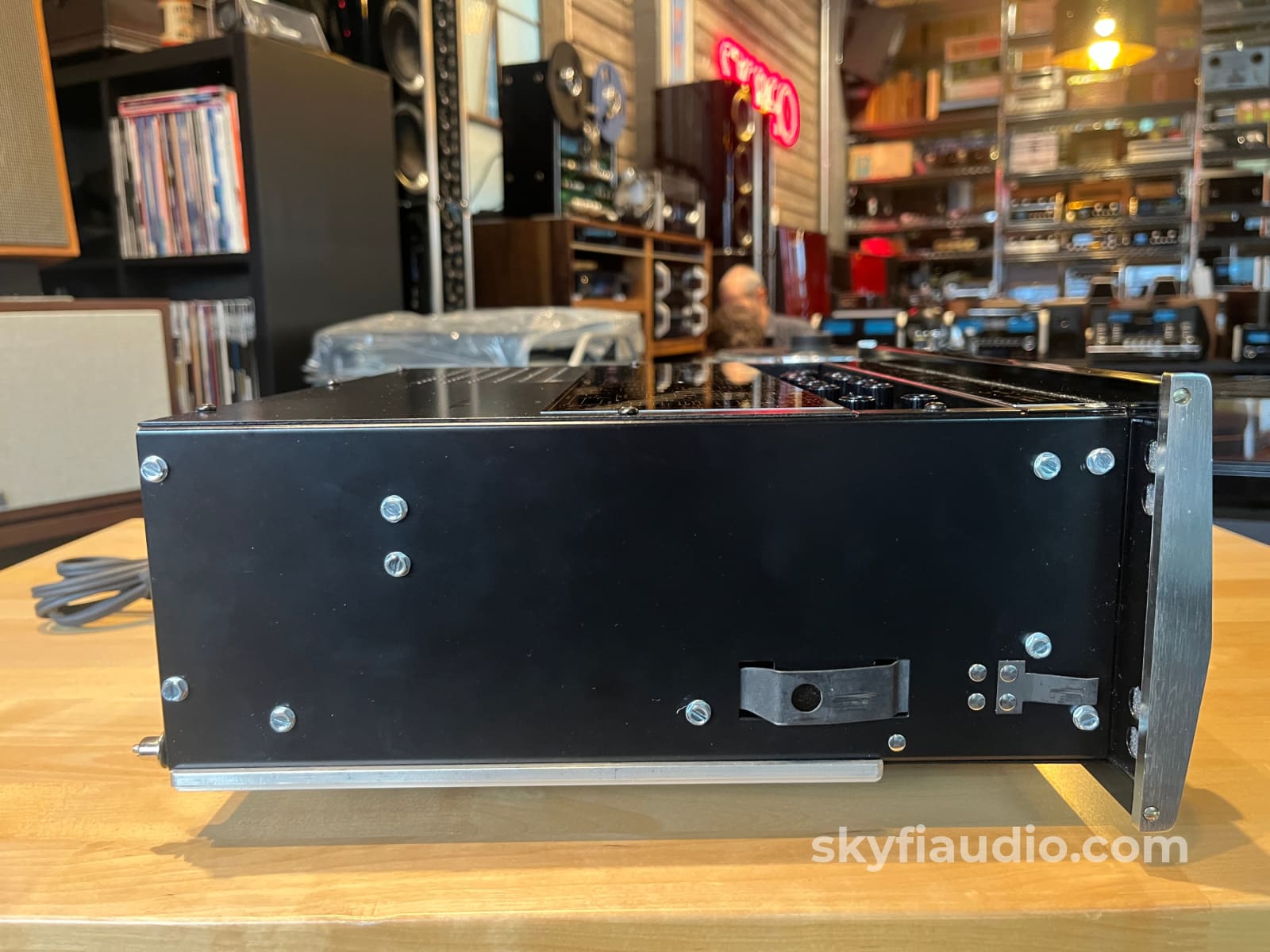 McIntosh C28 Solid State Vintage Preamplifier - Serviced - Preamplifier