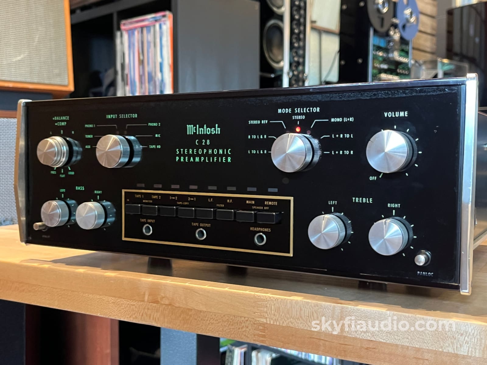 McIntosh C28 Solid State Vintage Preamplifier - Survivor - Preamplifier