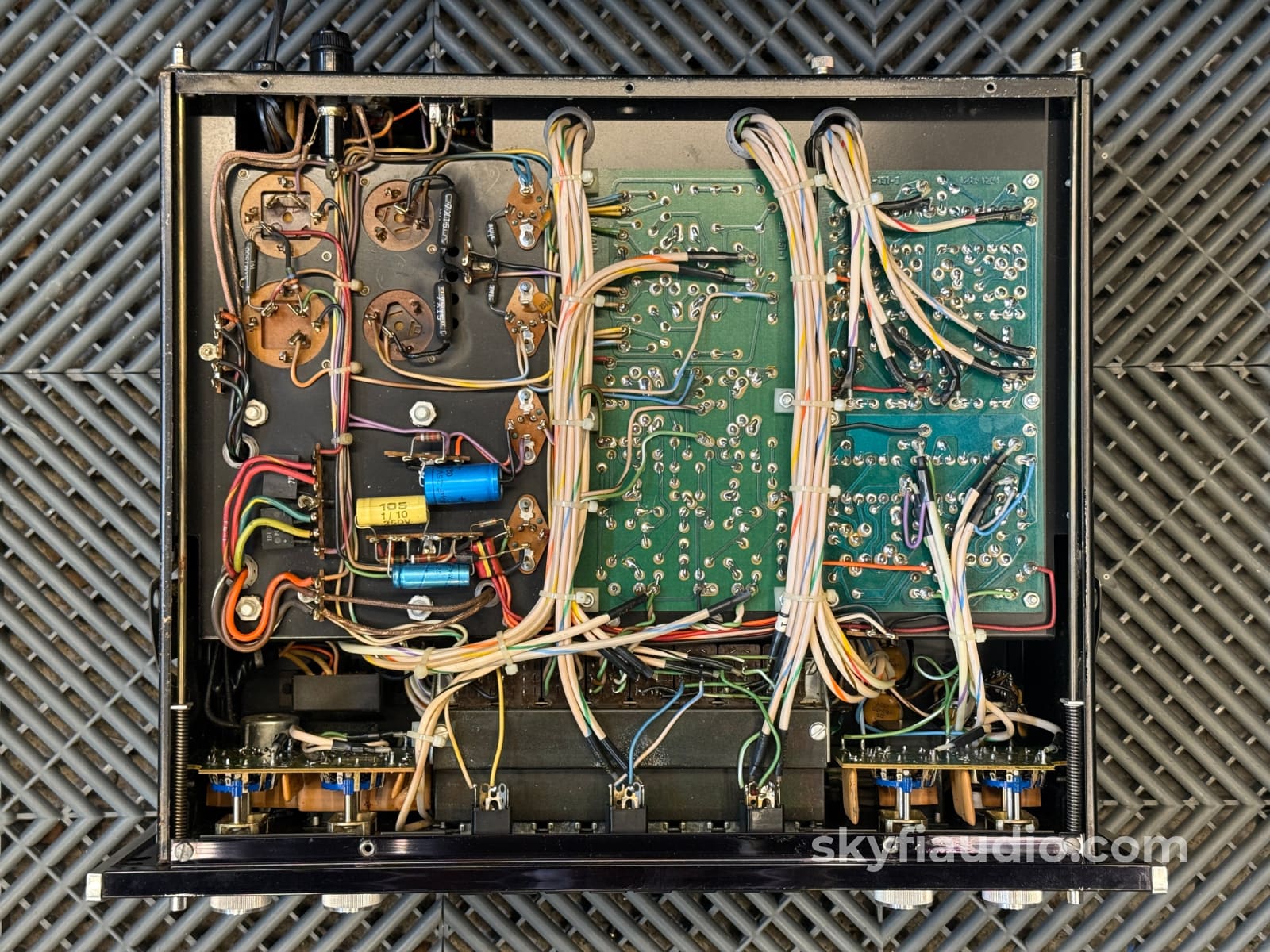 McIntosh C28 Vintage Solid State Preamplifier - Survivor Preamplifier